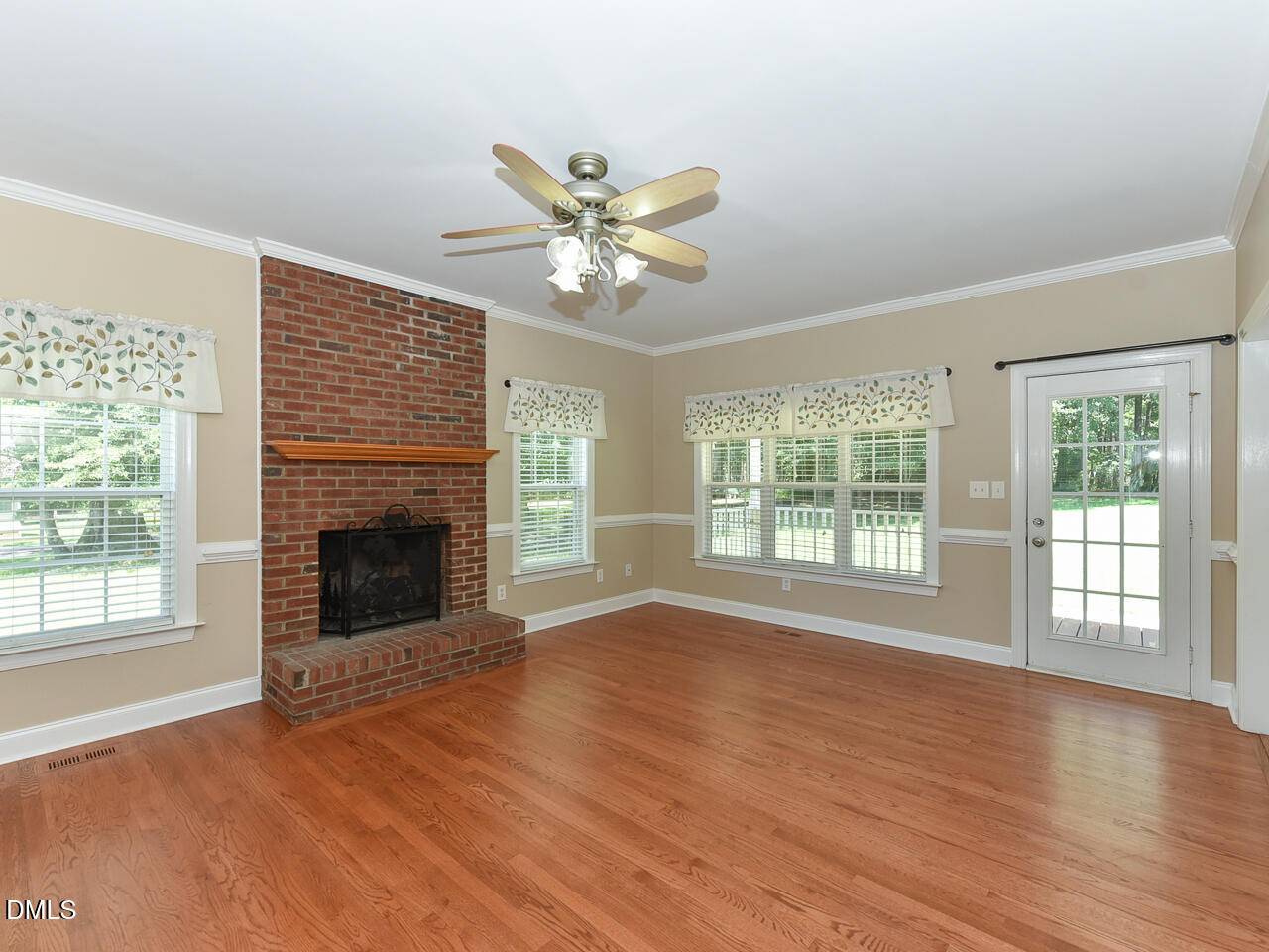1229 Jogging Court Property Photo 9