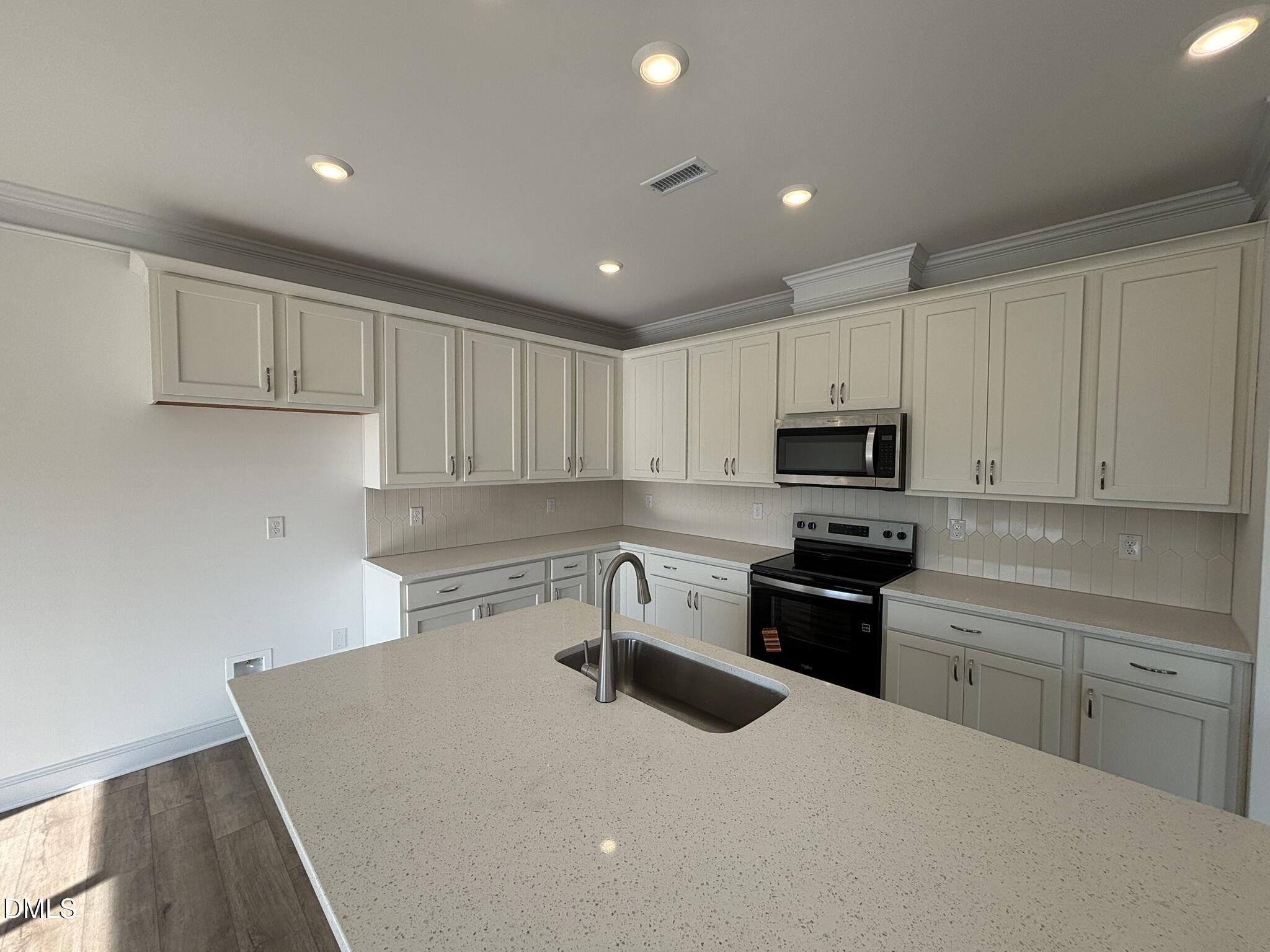 9 Steppe Way Property Photo 5