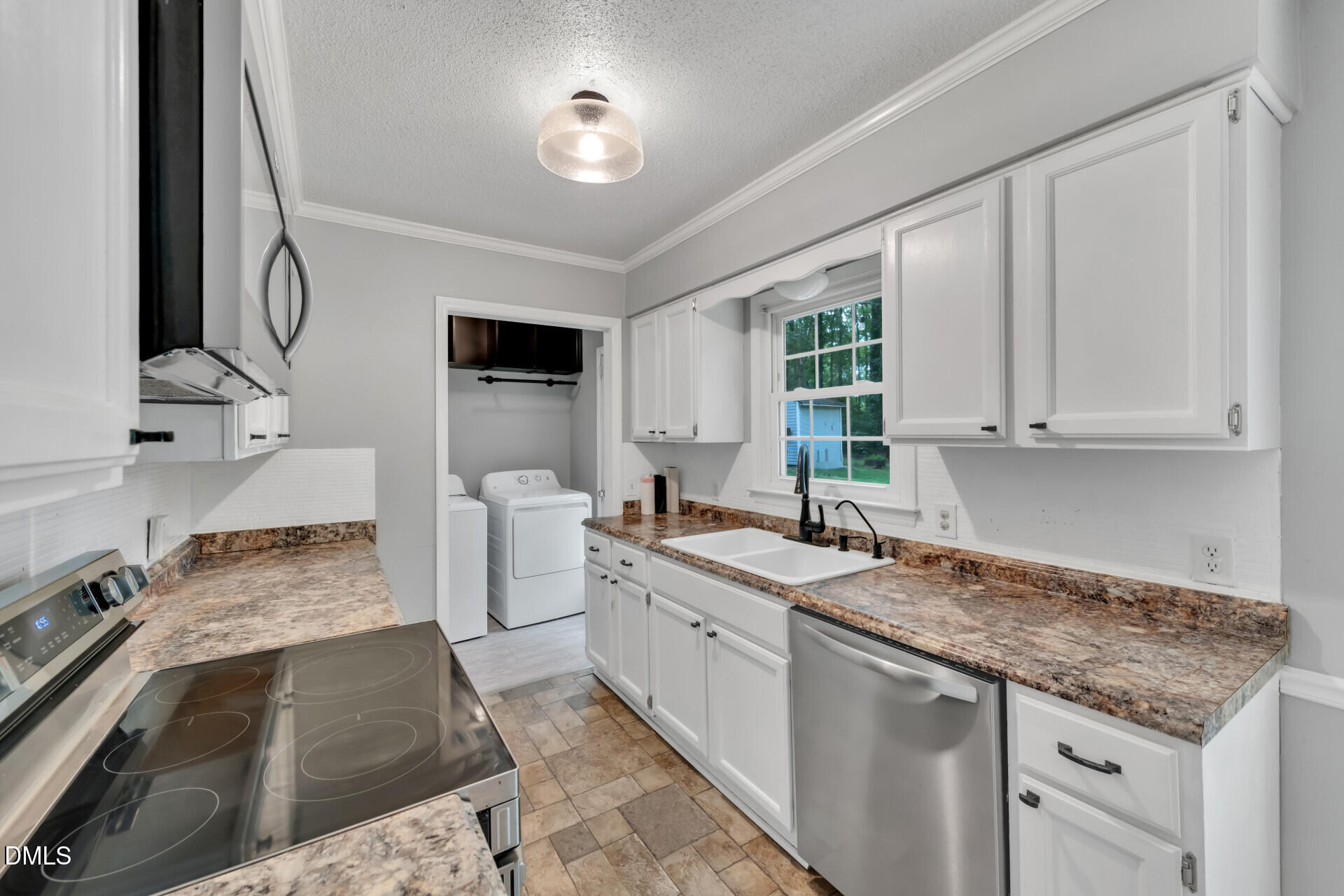 1011 Homestead Place Property Photo 10