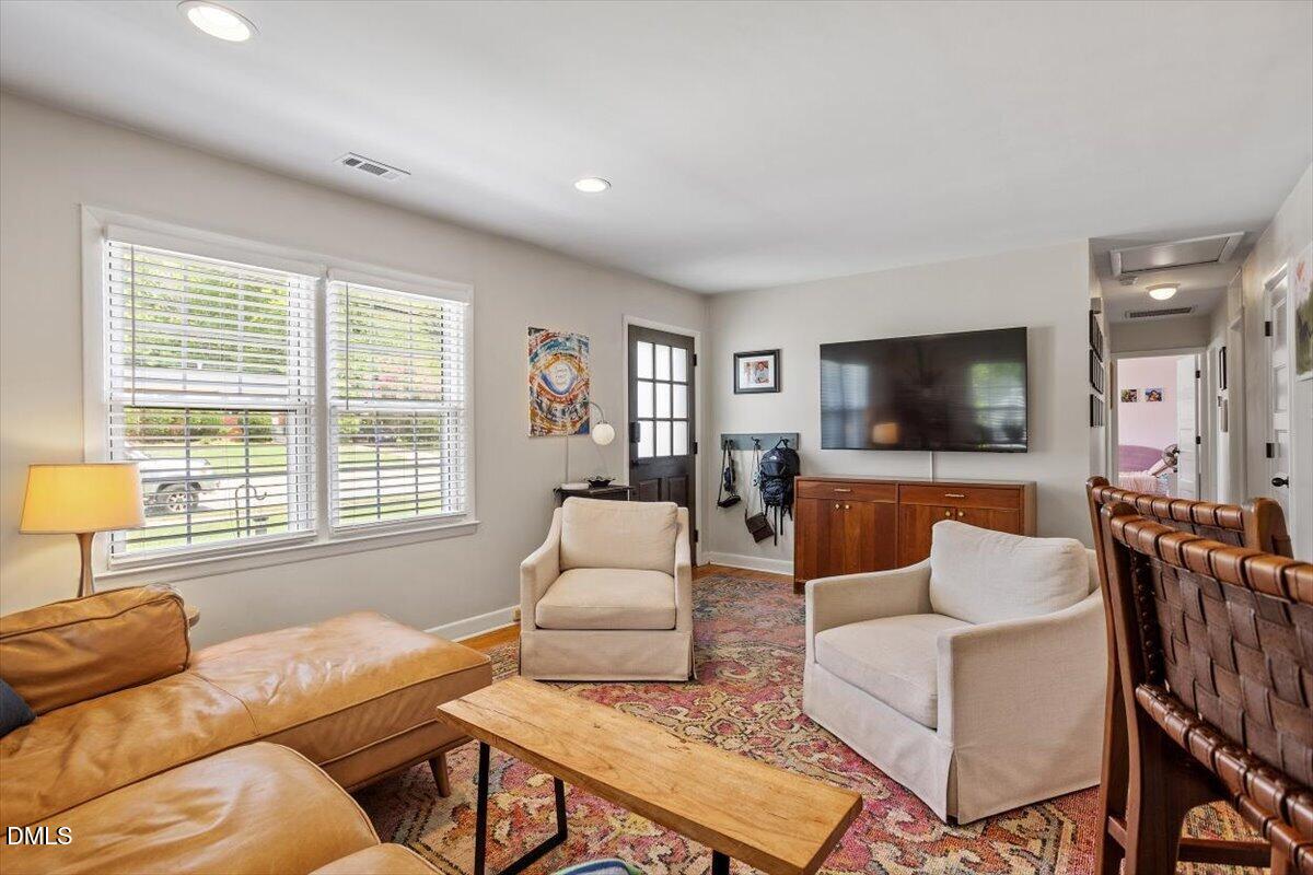 1106 N King Charles Road Property Photo 6