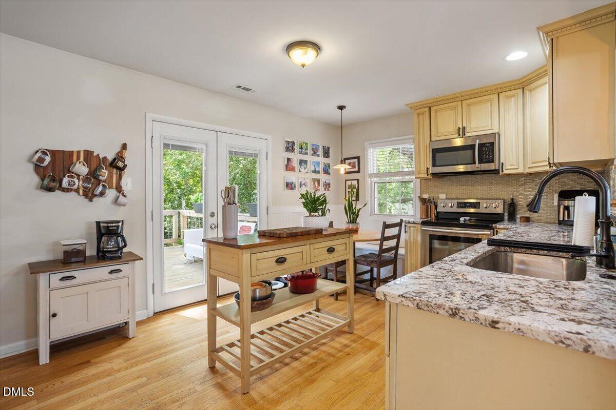 1106 N King Charles Road Property Photo 8