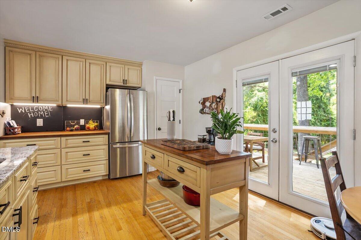 1106 N King Charles Road Property Photo 10