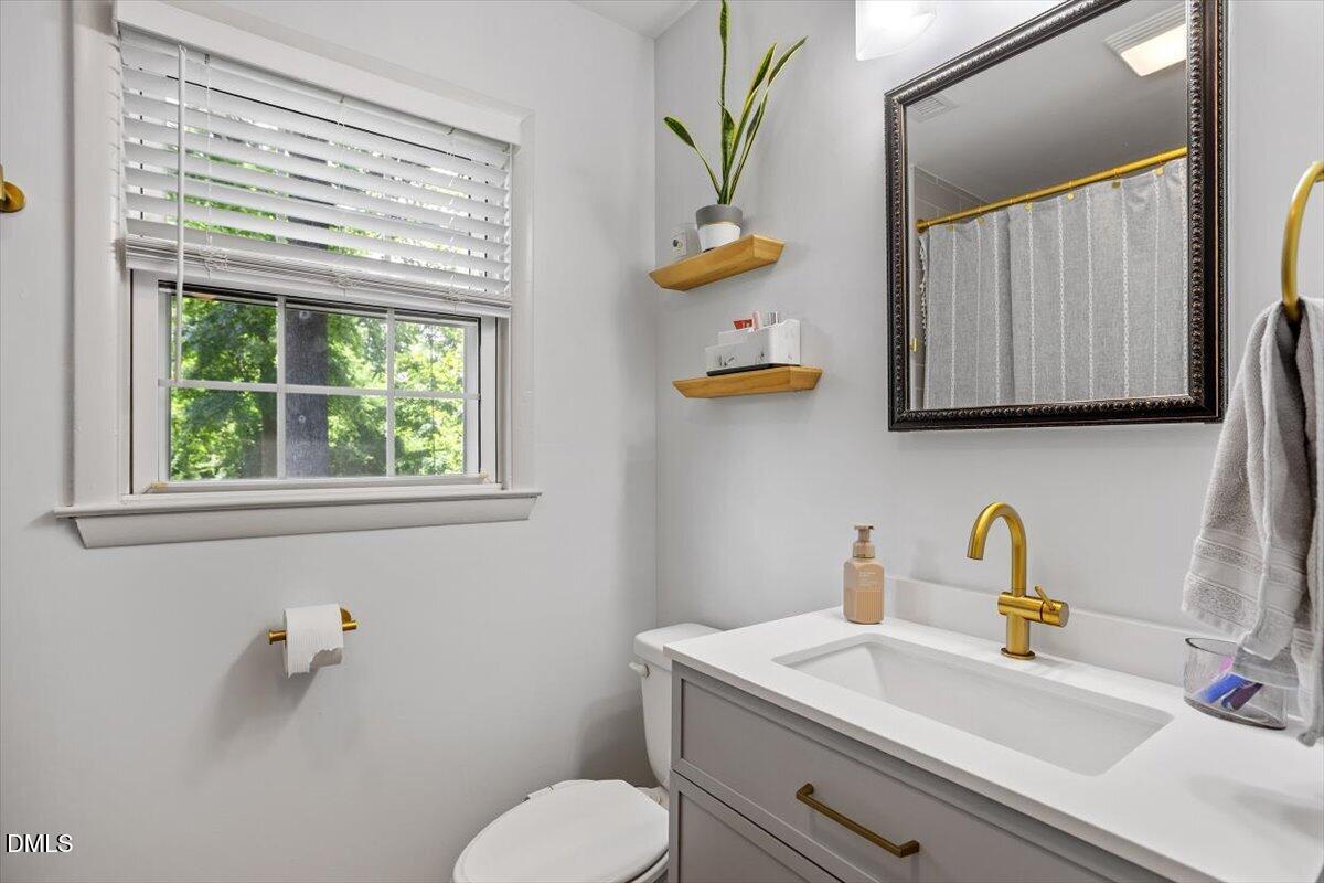 1106 N King Charles Road Property Photo 18