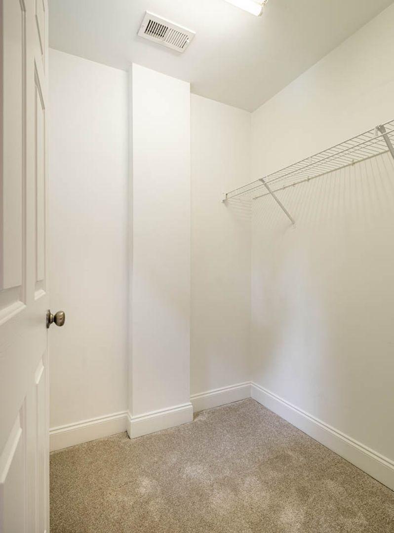 6301 Grove Estates Terrace Property Photo 23