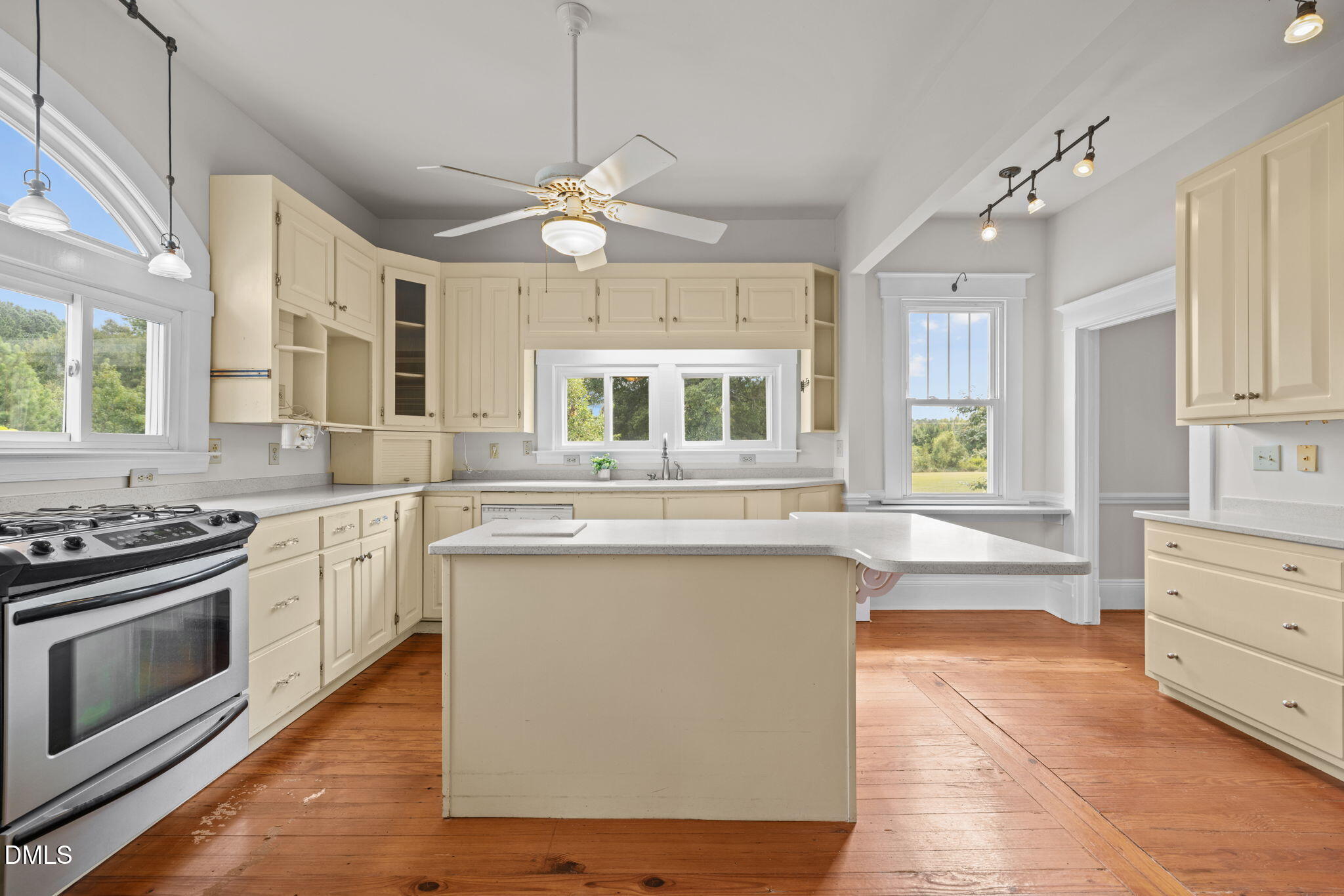 504 Parks Village Property Photo 15