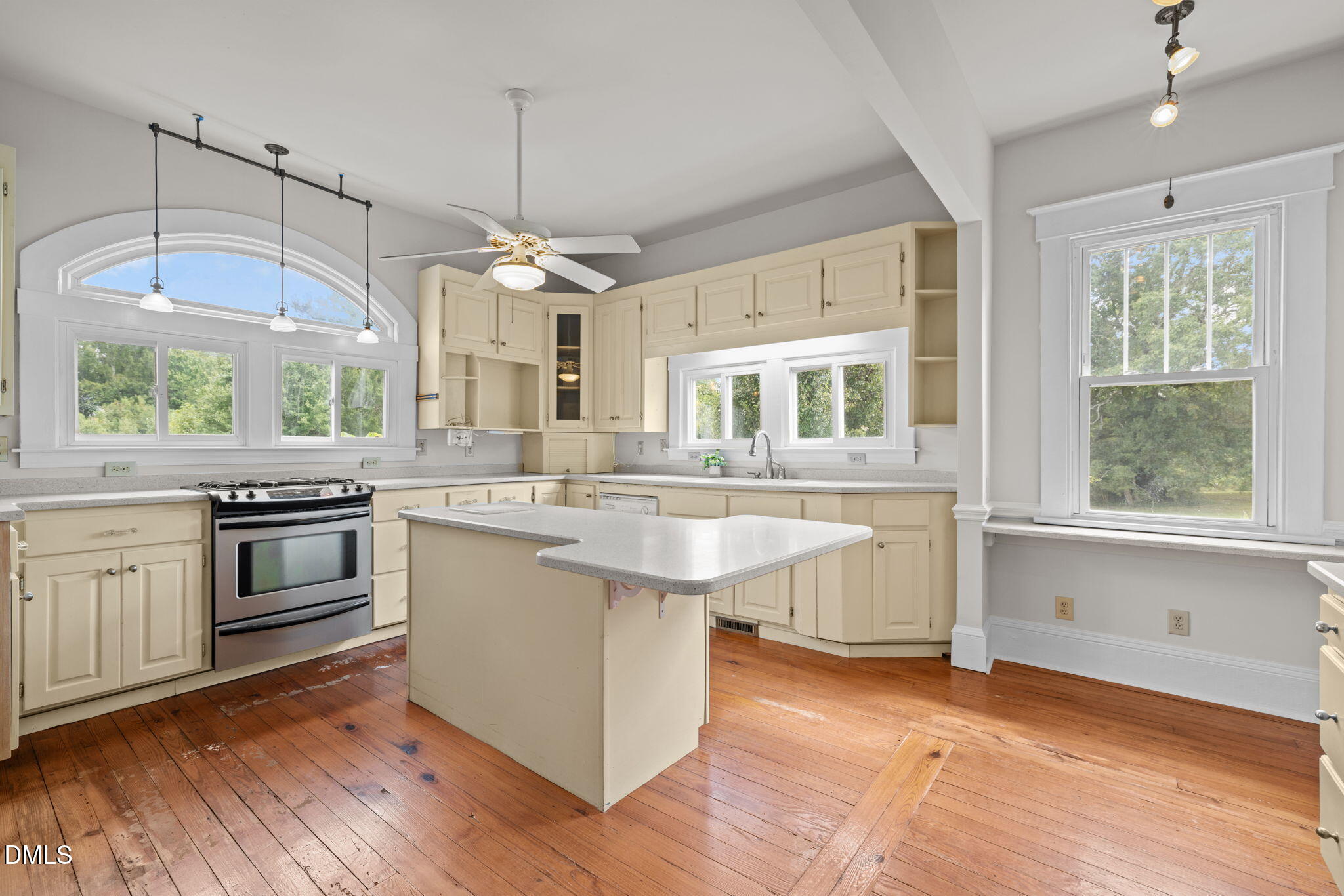 504 Parks Village Property Photo 16