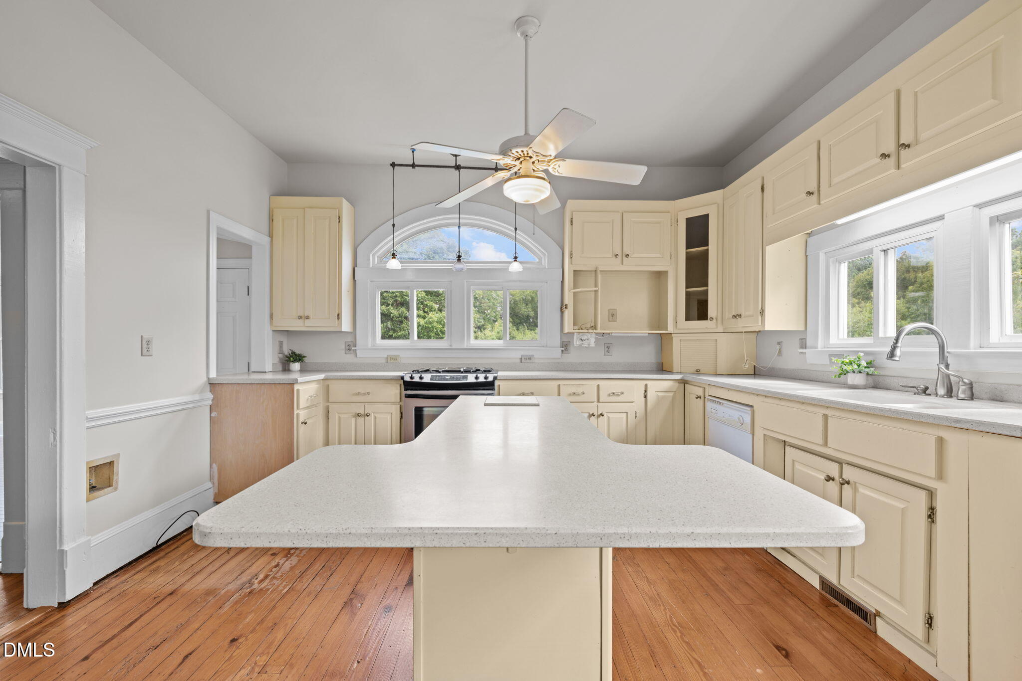 504 Parks Village Property Photo 17