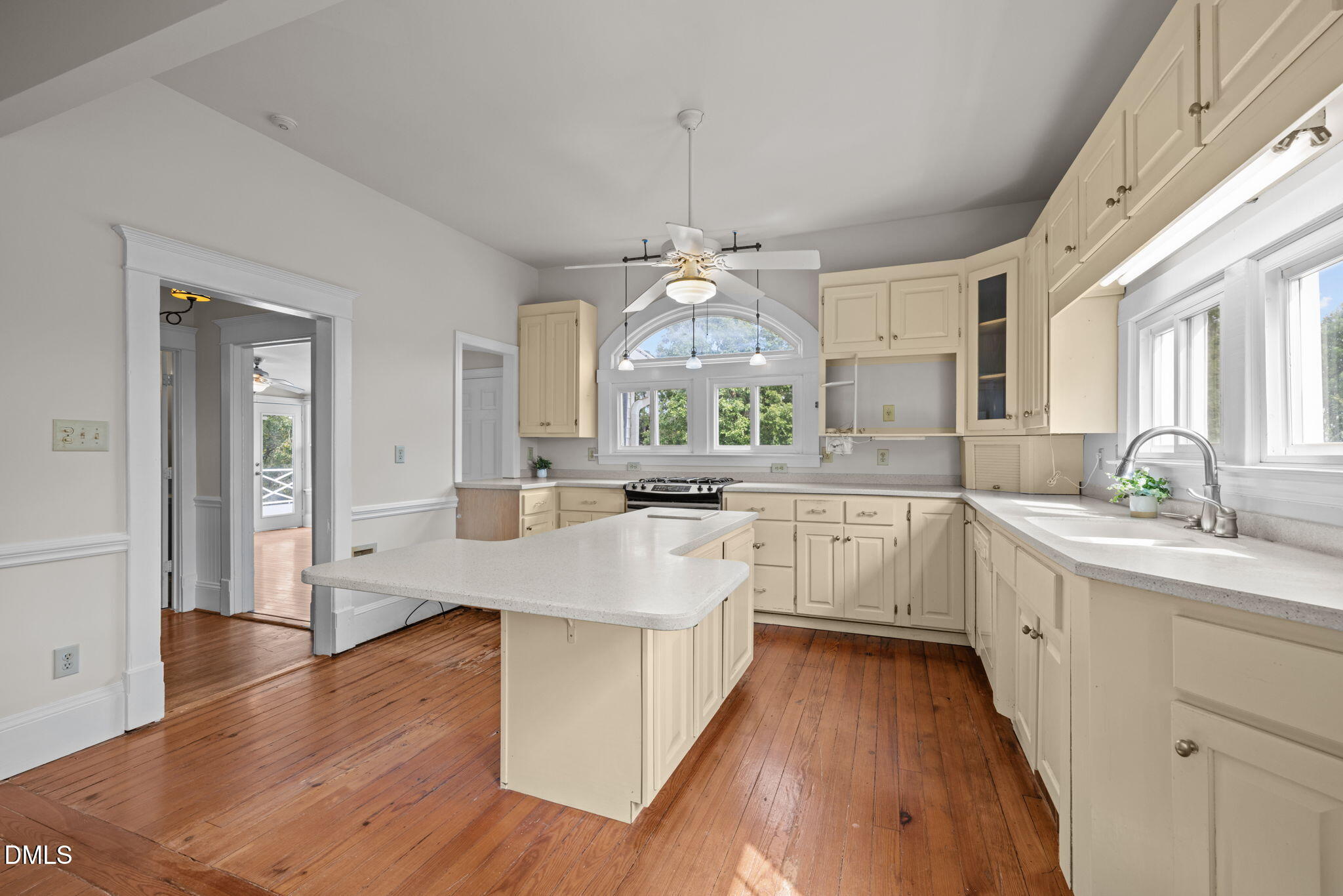 504 Parks Village Property Photo 18