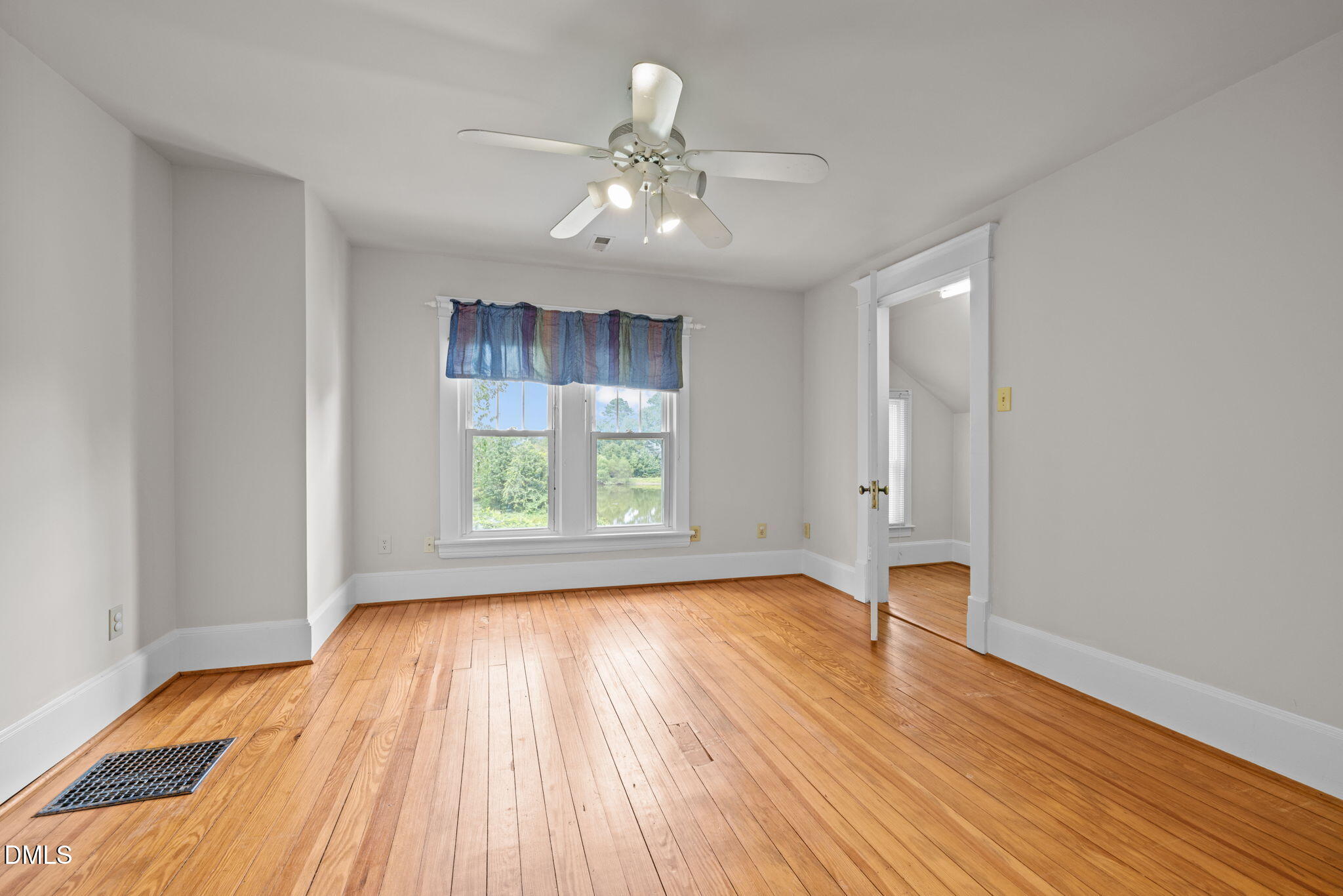 504 Parks Village Property Photo 30