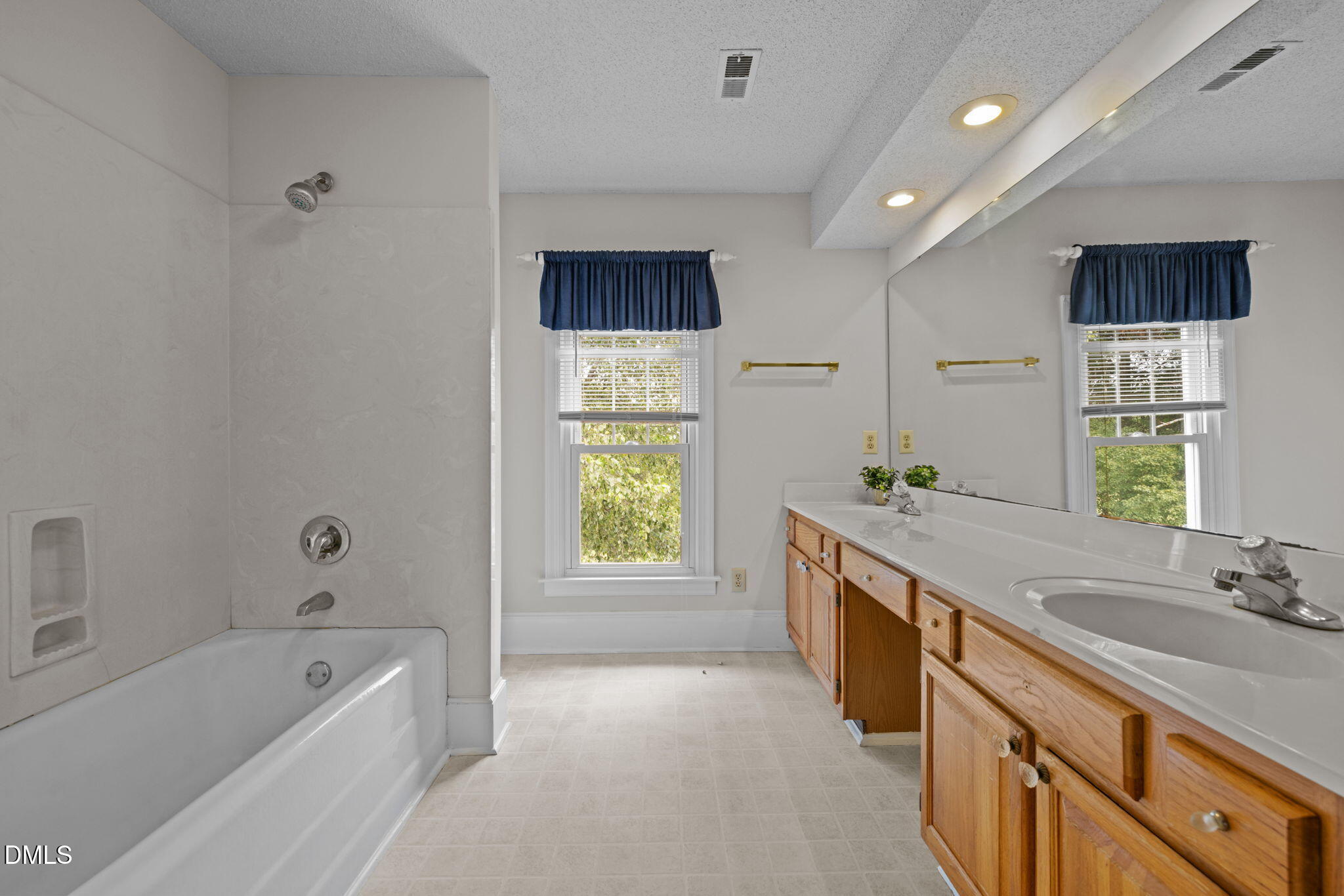 504 Parks Village Property Photo 34