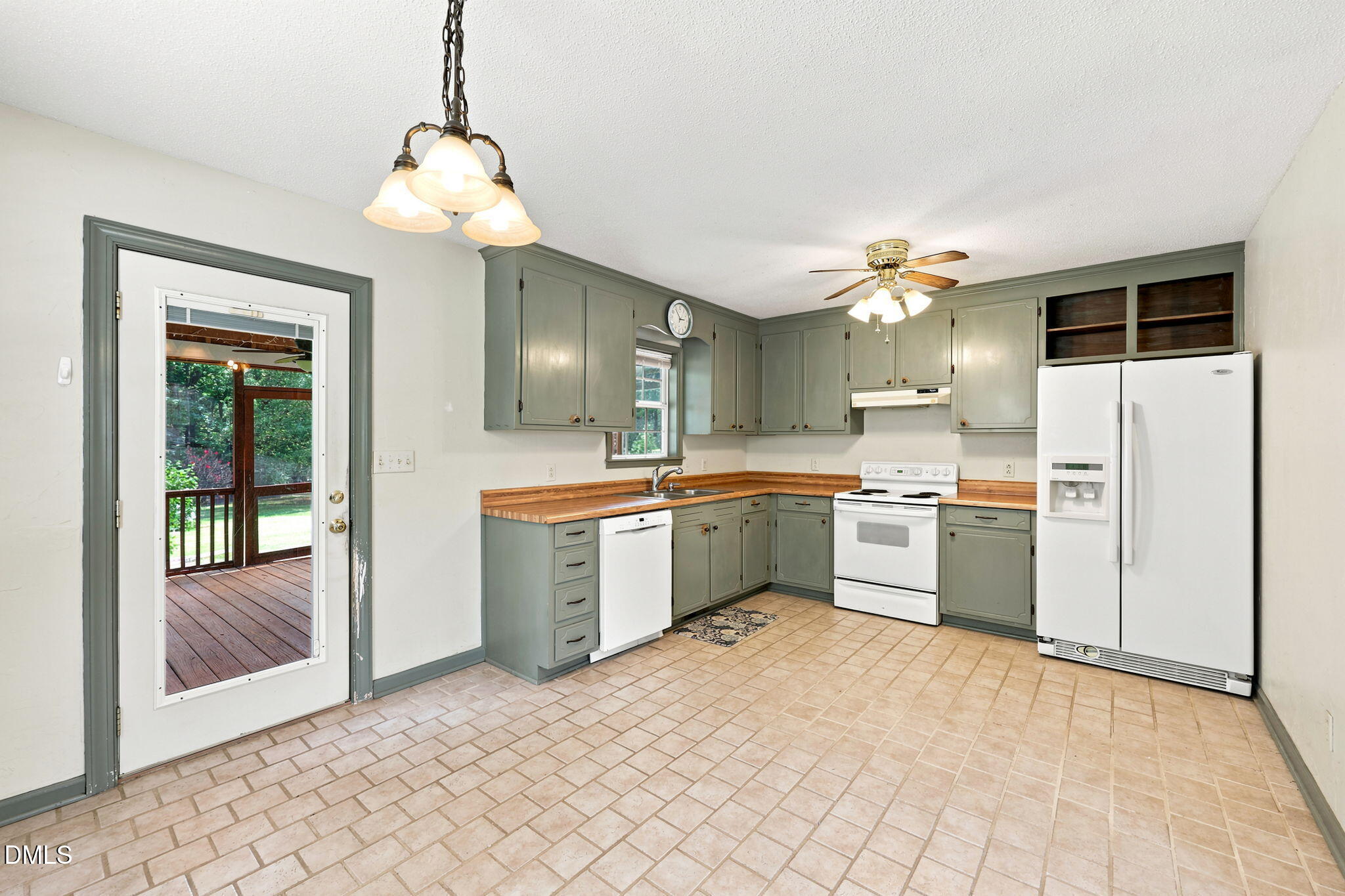 3805 Manor Drive Property Photo 5