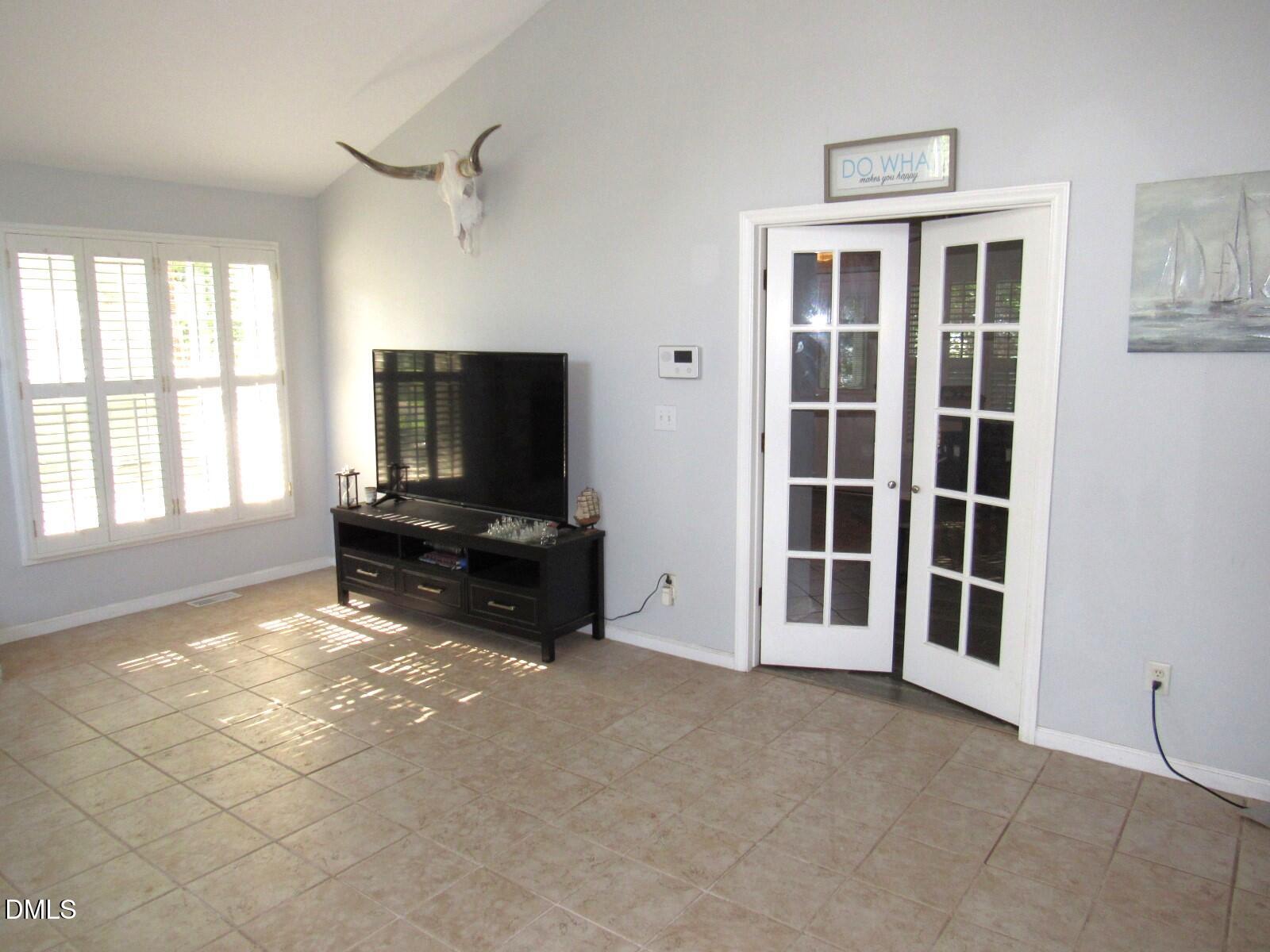 2723 Clifton Avenue Property Photo 4