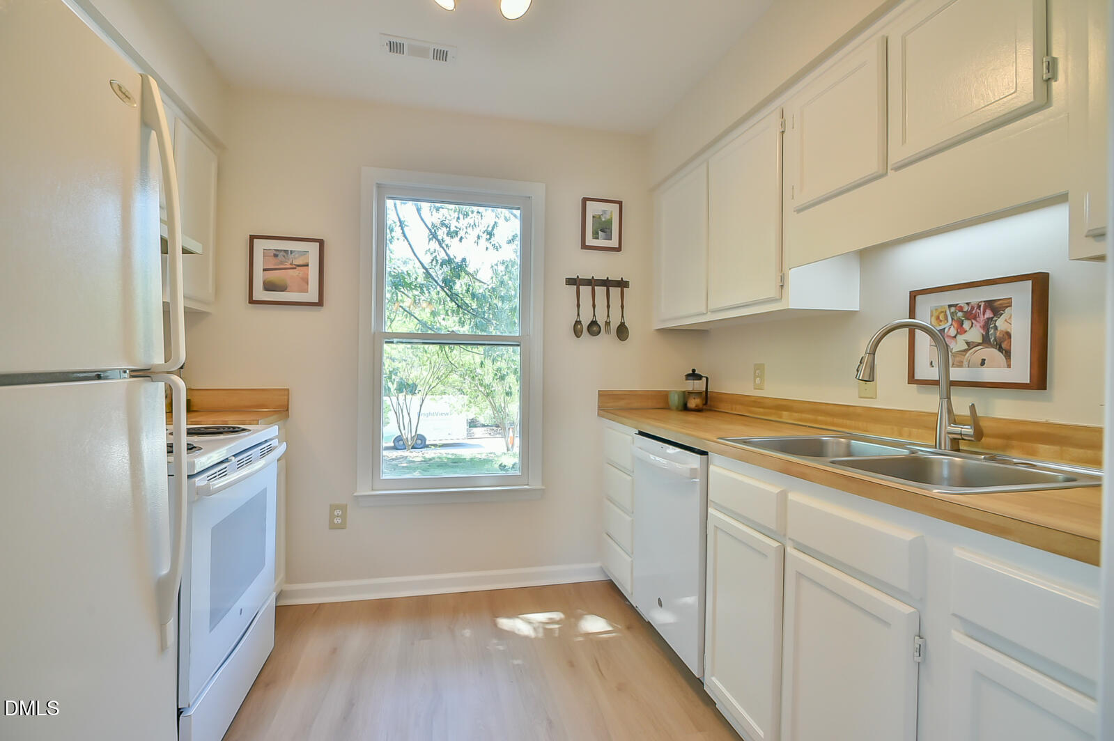 121 Weathersfield Drive Property Photo 8