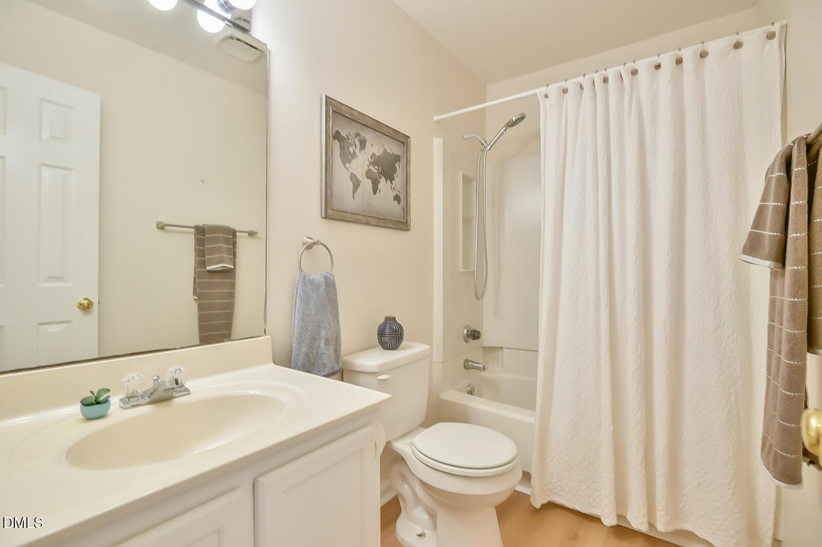 121 Weathersfield Drive Property Photo 14