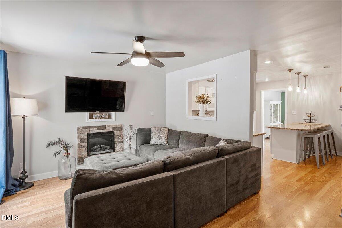 761 E Cardinal Drive Property Photo 3