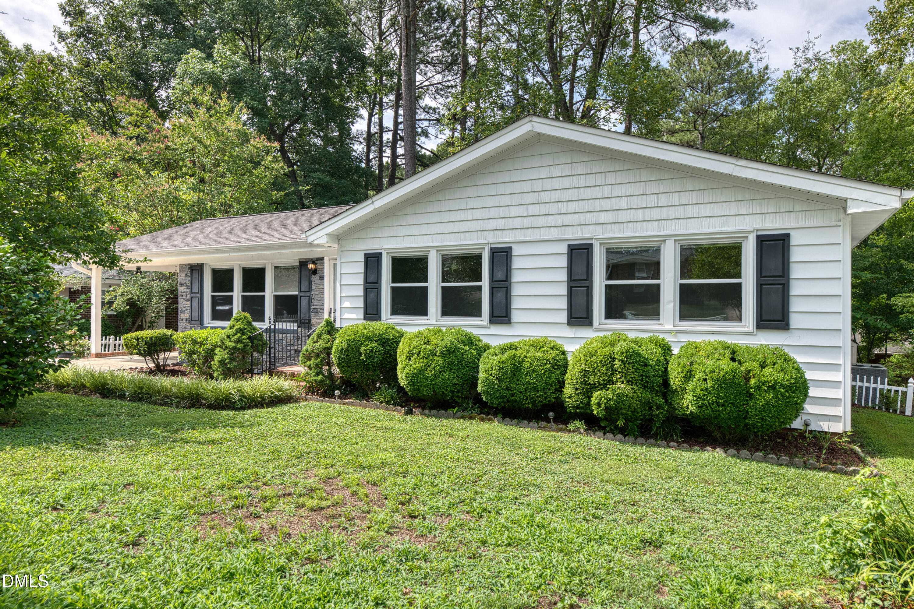 715 White Oak Drive Property Photo 1