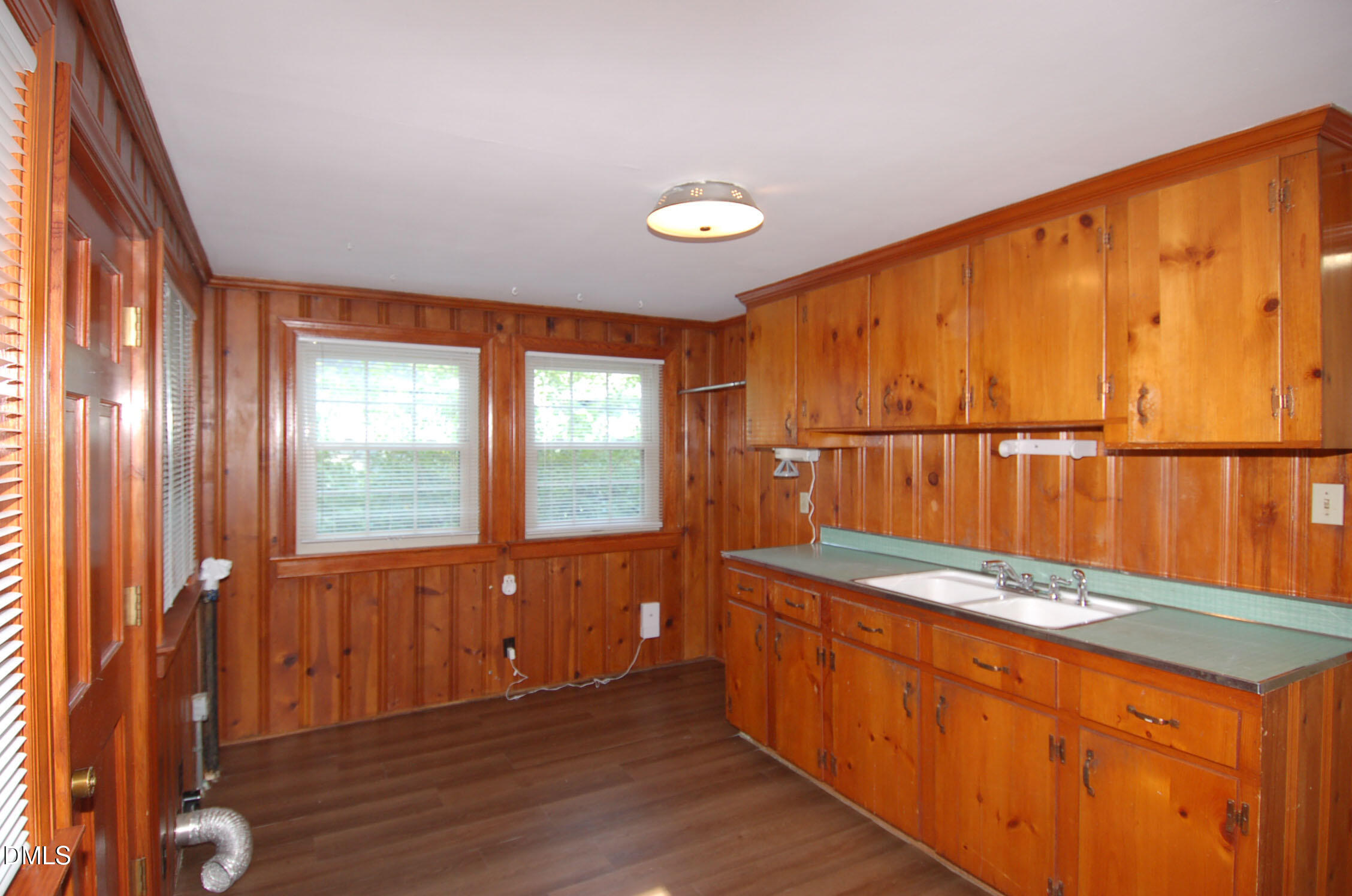 706 Smedes Place Property Photo 7