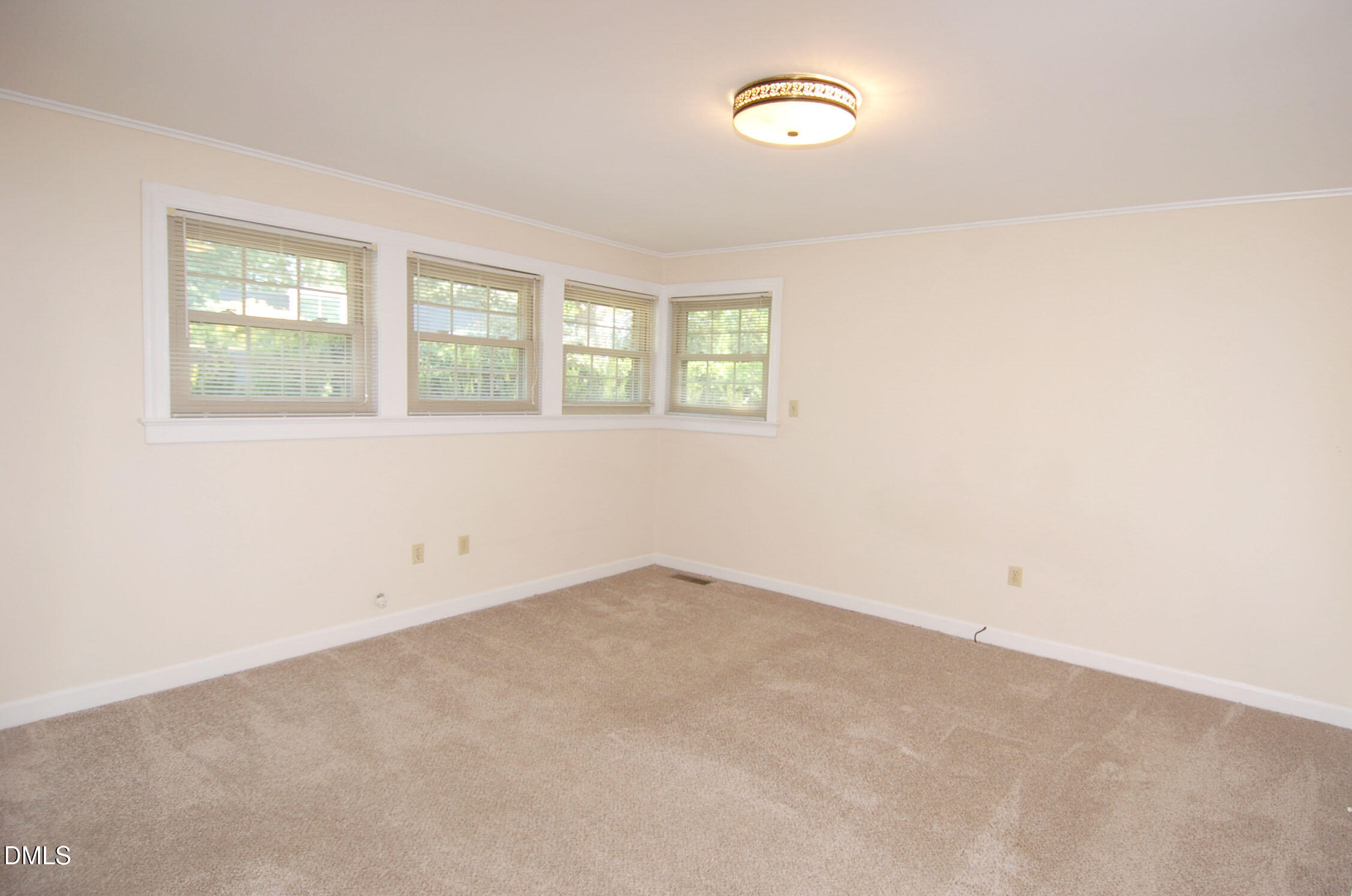 706 Smedes Place Property Photo 10