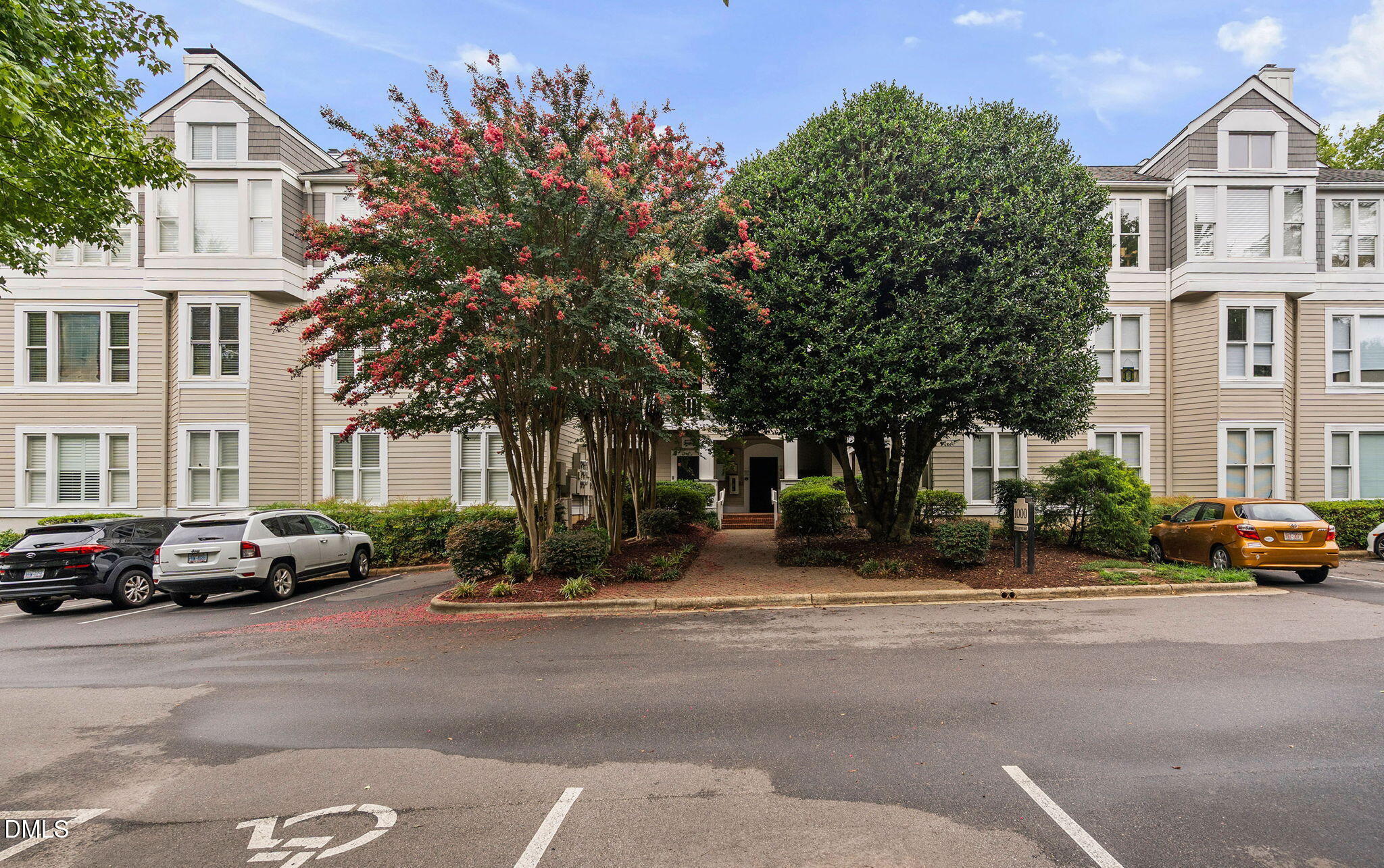 1000 Brighthurst Drive 304 Property Photo 1