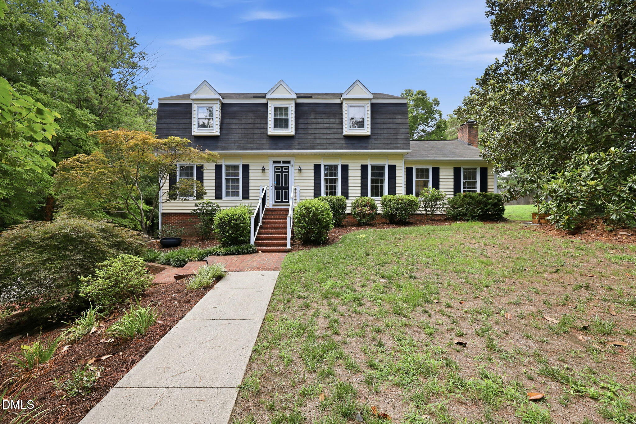 2112 Somers Avenue Property Photo 1