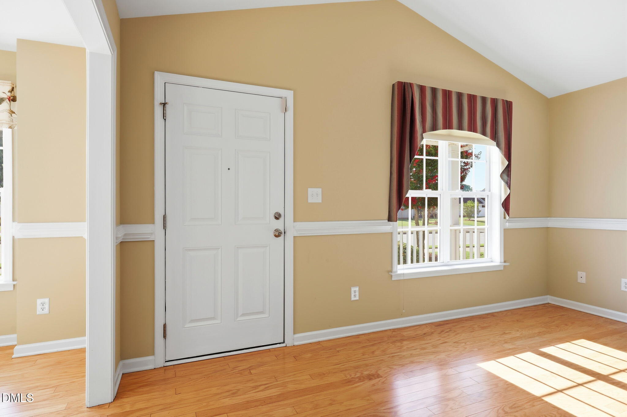 488 Pinecroft Drive Property Photo 7