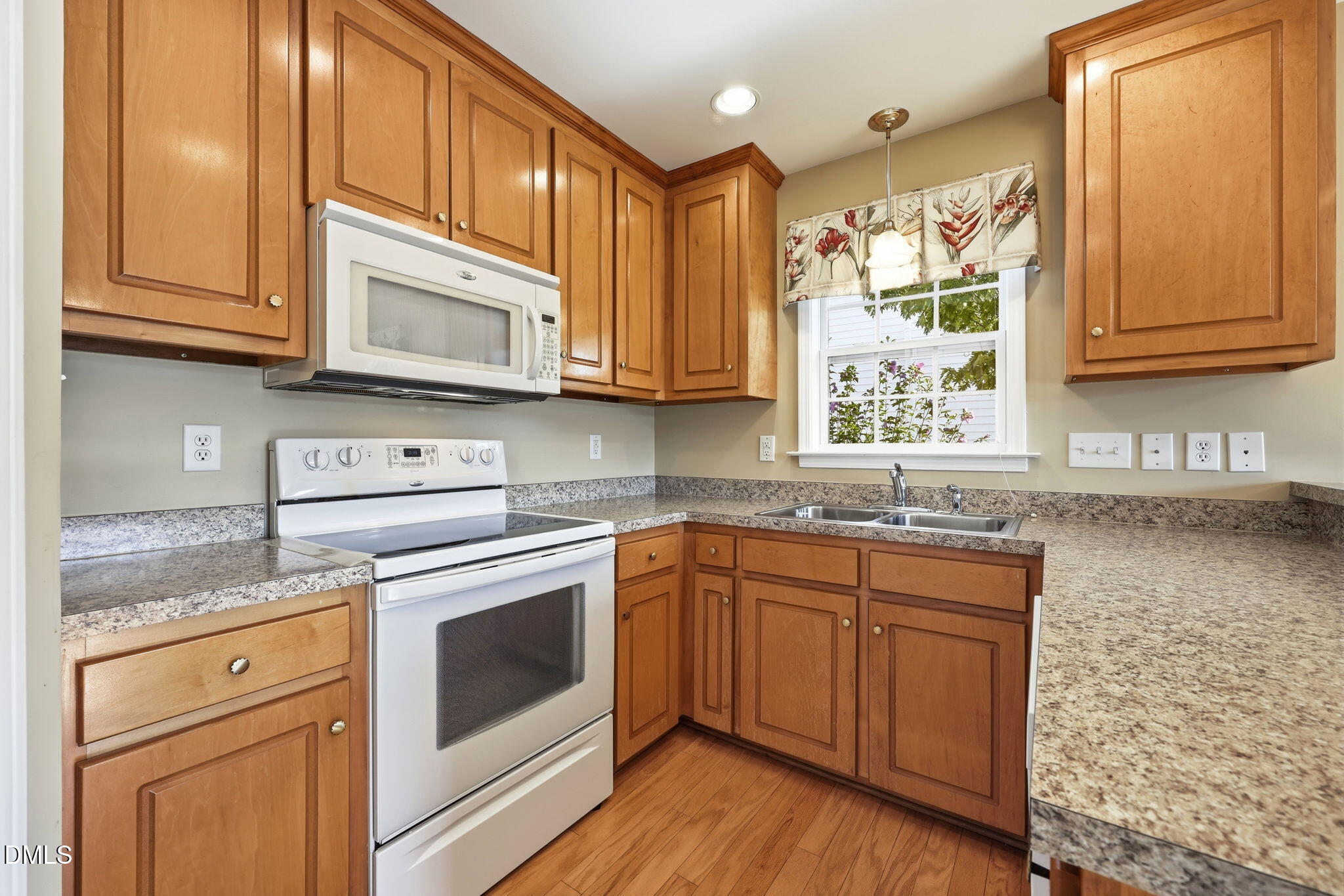 488 Pinecroft Drive Property Photo 15