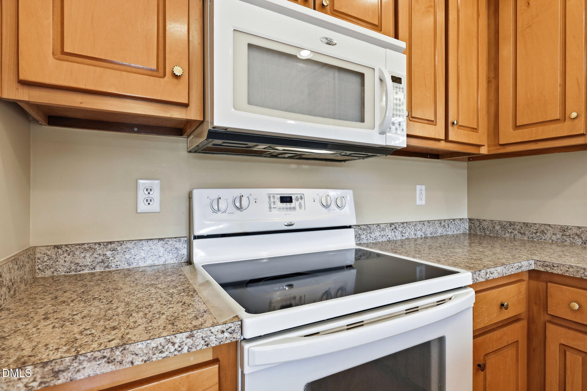 488 Pinecroft Drive Property Photo 16