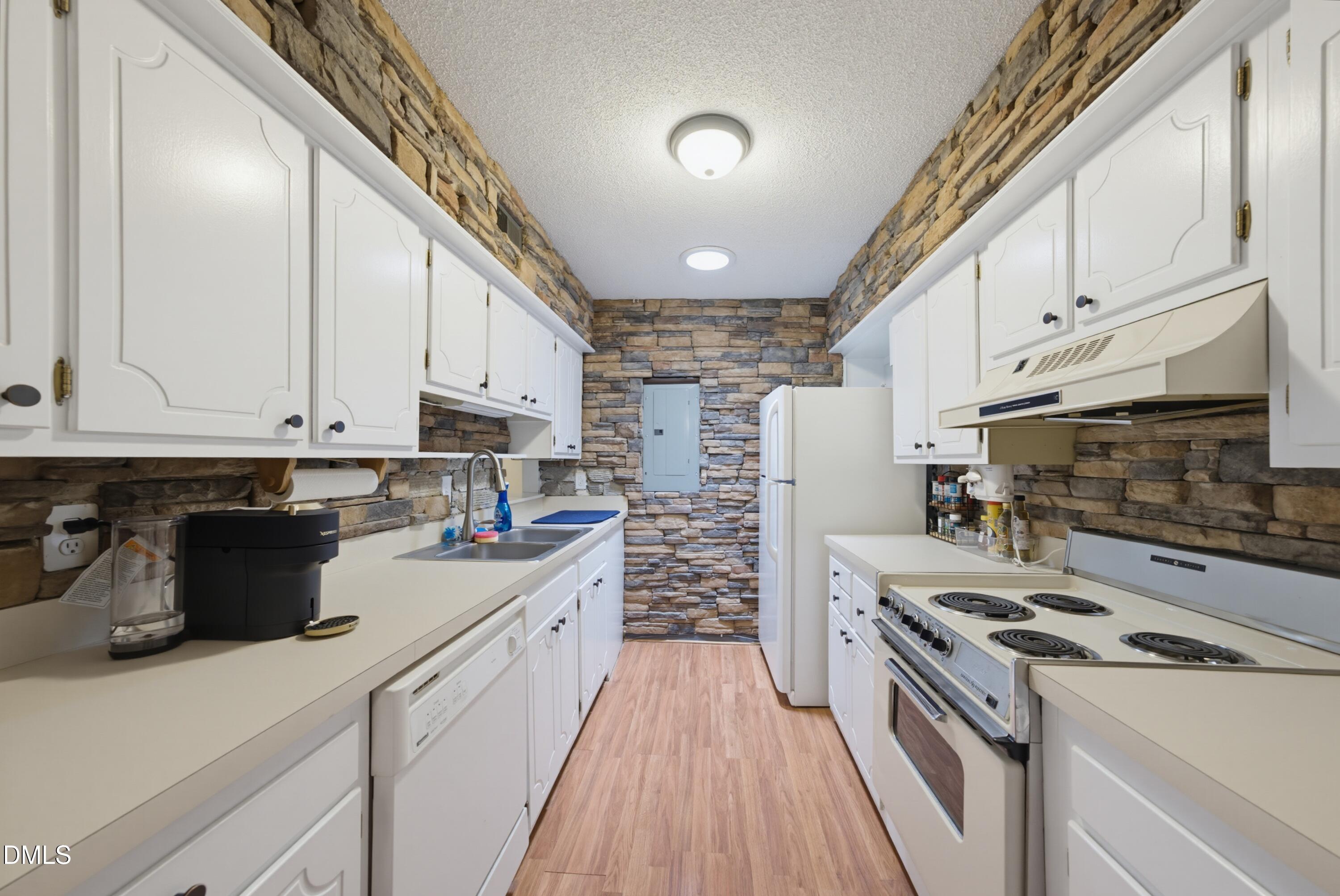 4709 Edwards Mill Road E Property Photo 8