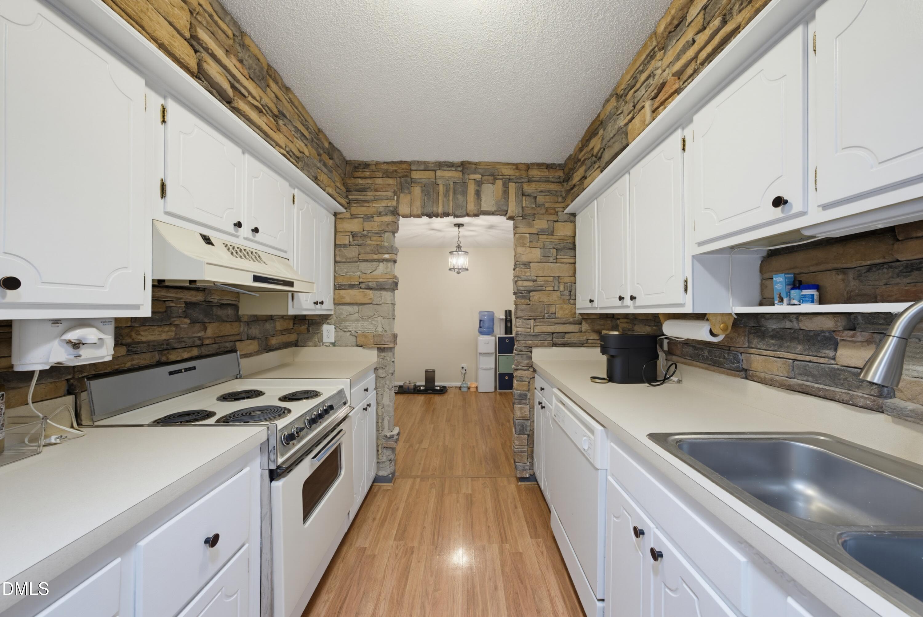 4709 Edwards Mill Road E Property Photo 9