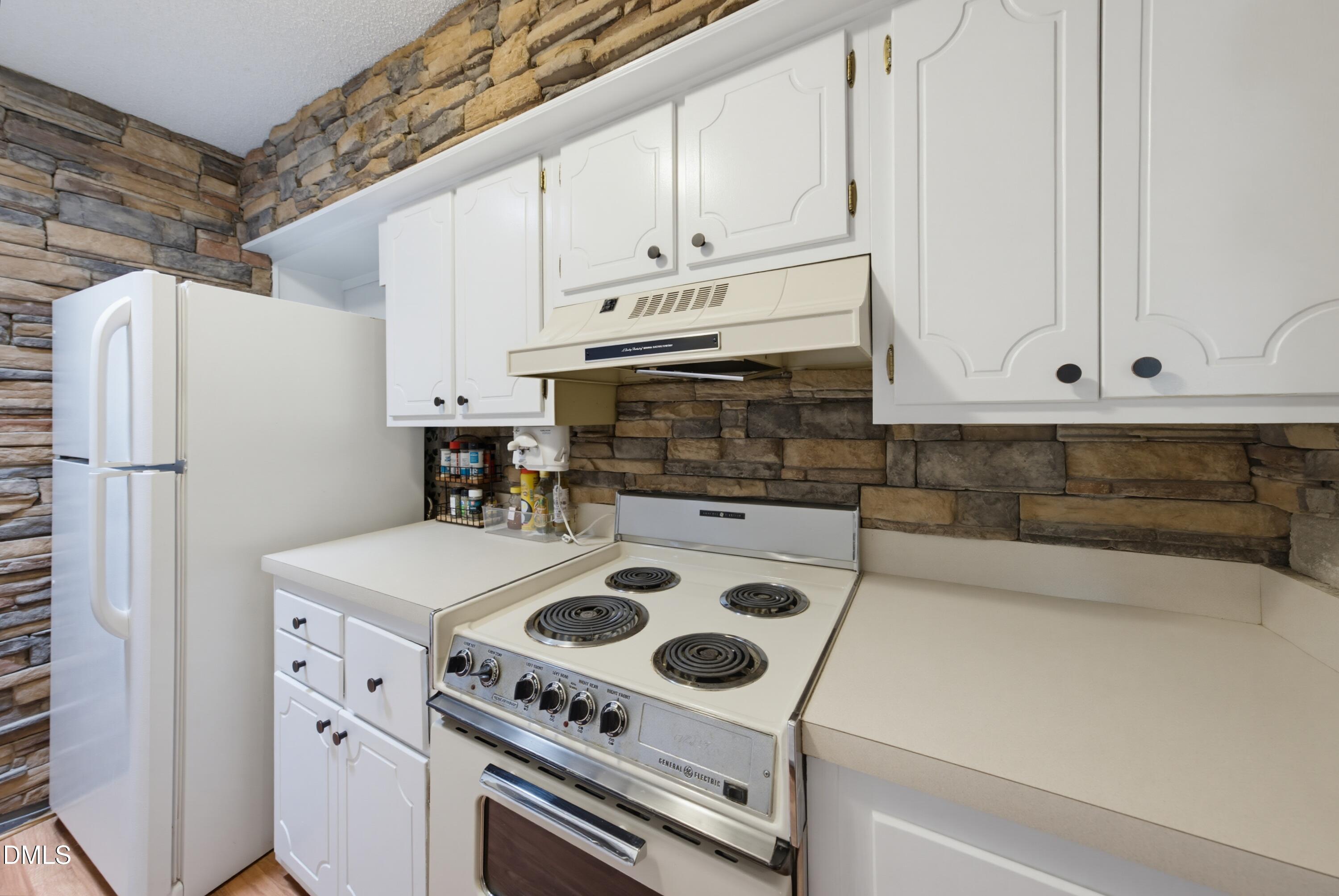 4709 Edwards Mill Road E Property Photo 10