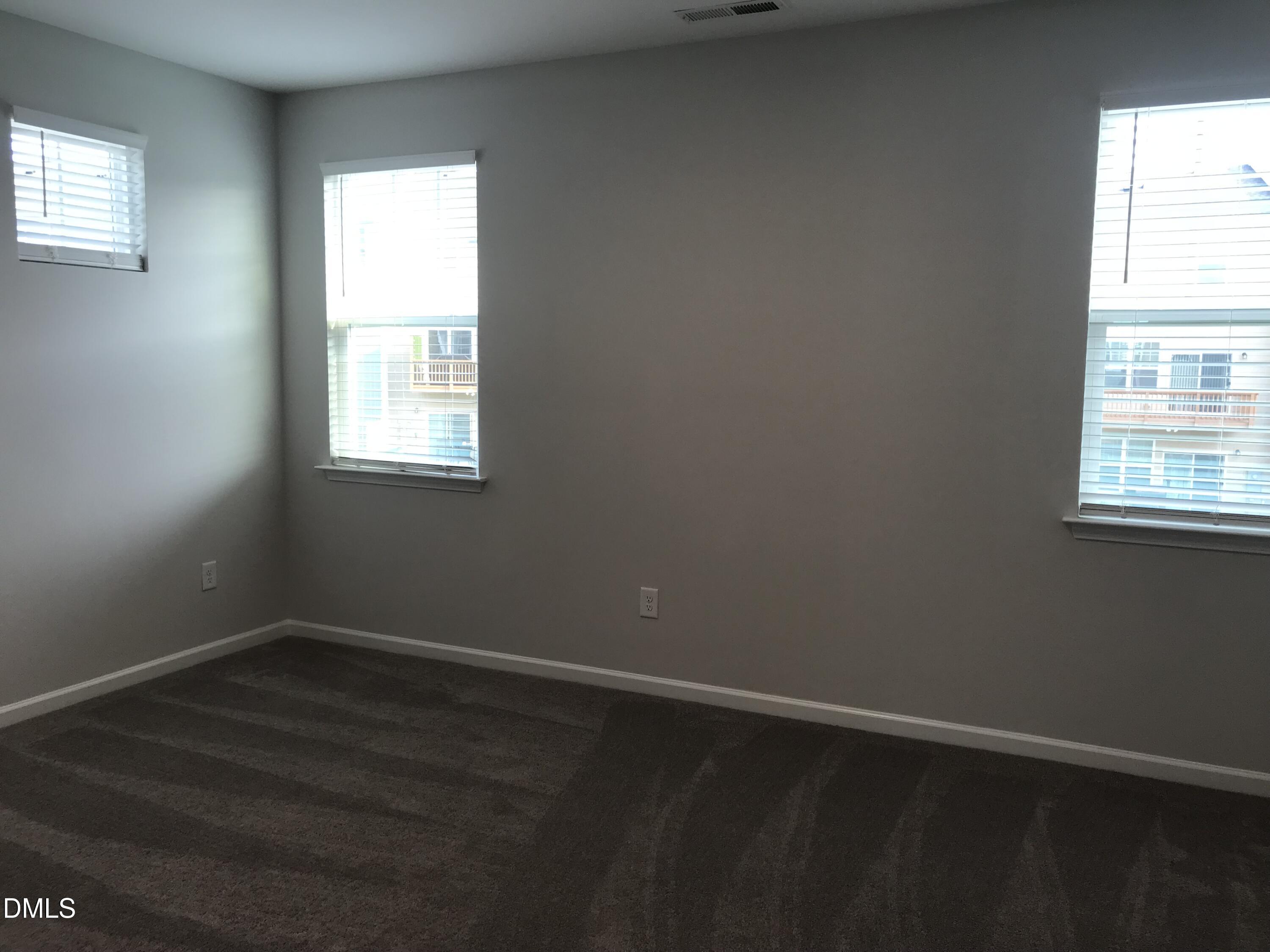1042 Commack Drive Property Photo 9