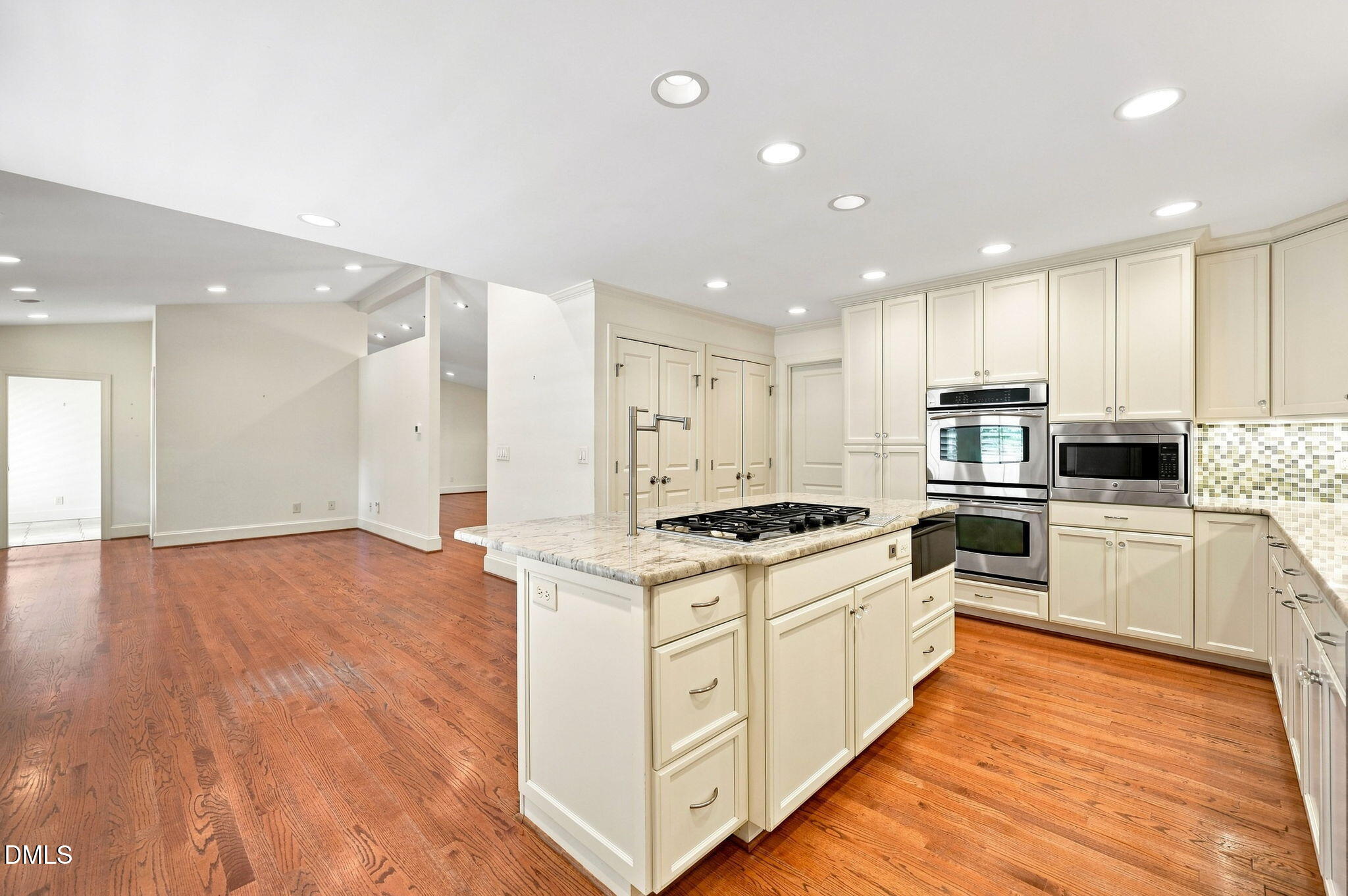 6804 Woodhaven Court Property Photo 8