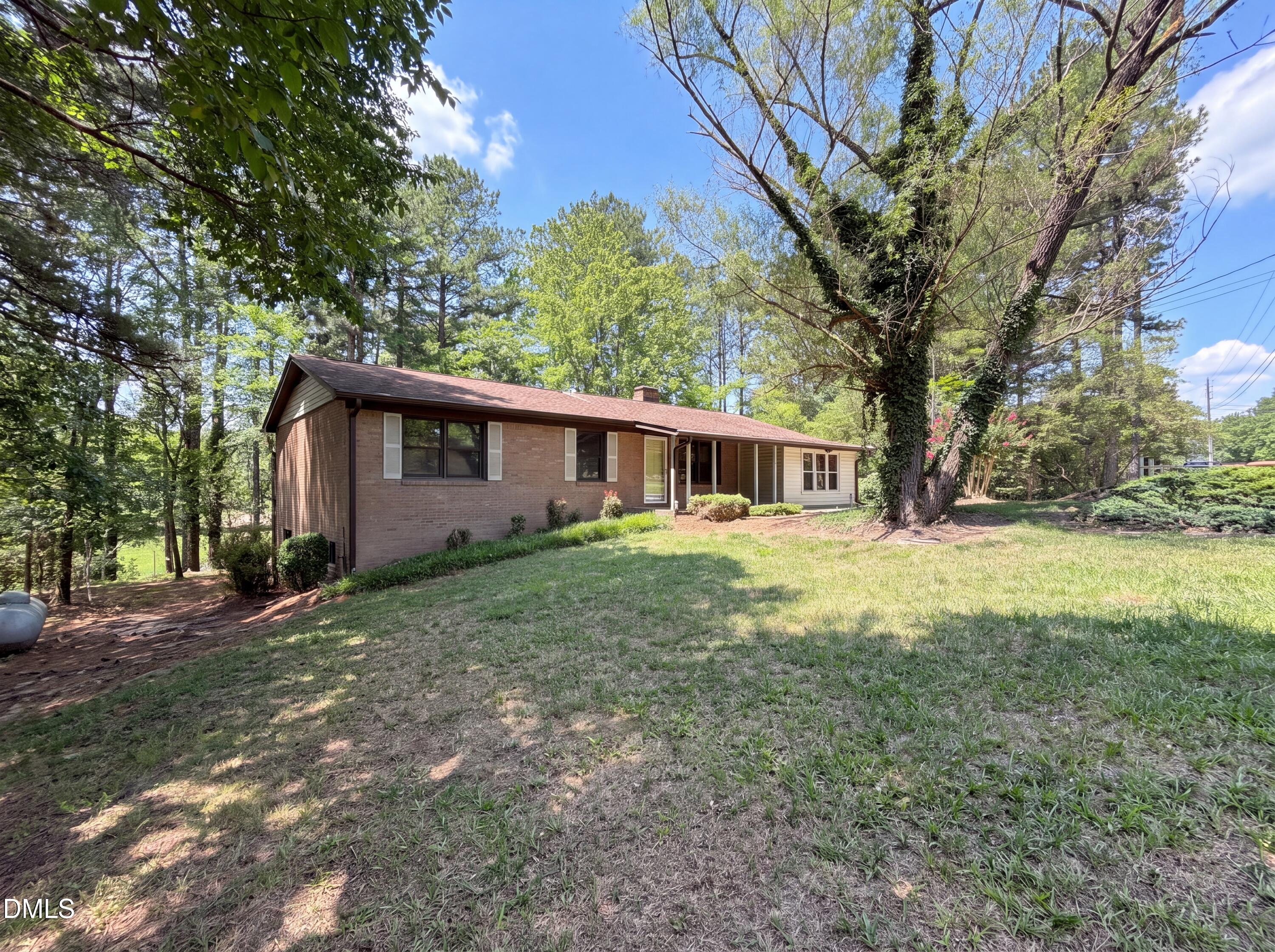 2560 Mangum Avenue Property Photo 1