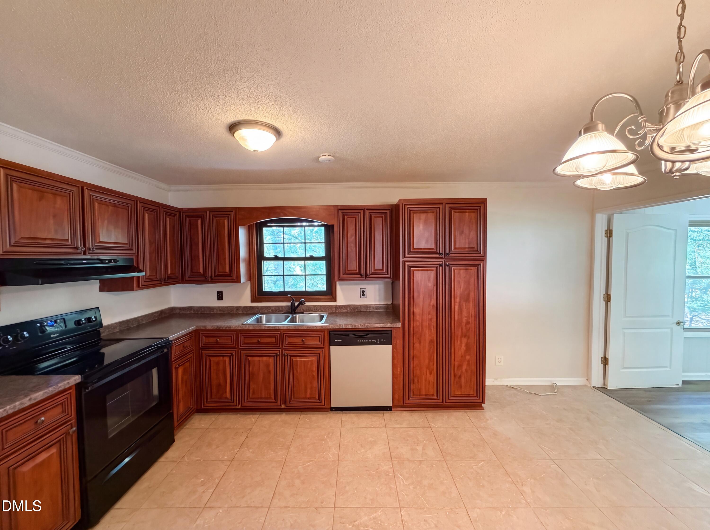 2560 Mangum Avenue Property Photo 6