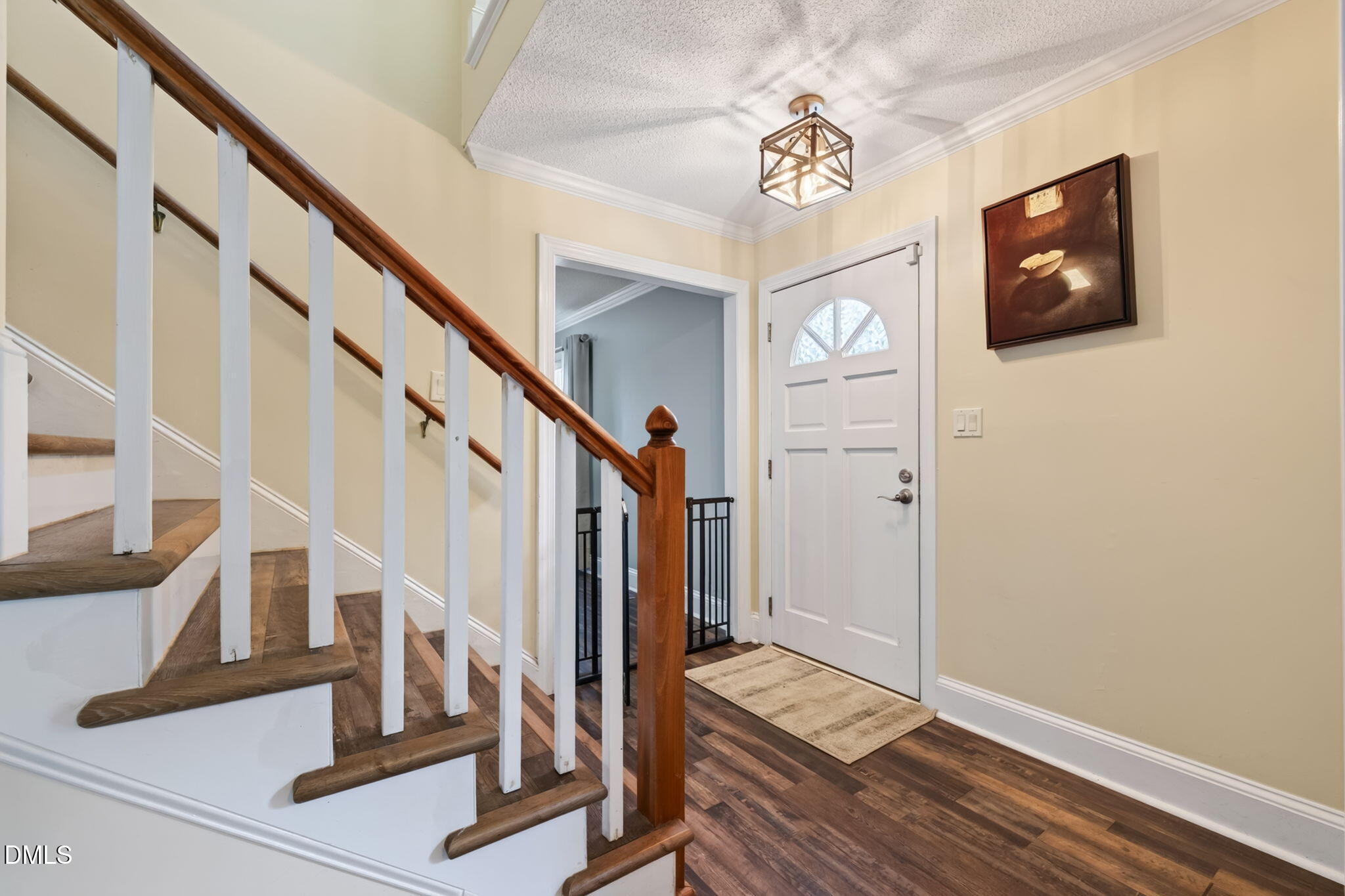 2900 Meadowview Court Property Photo 6