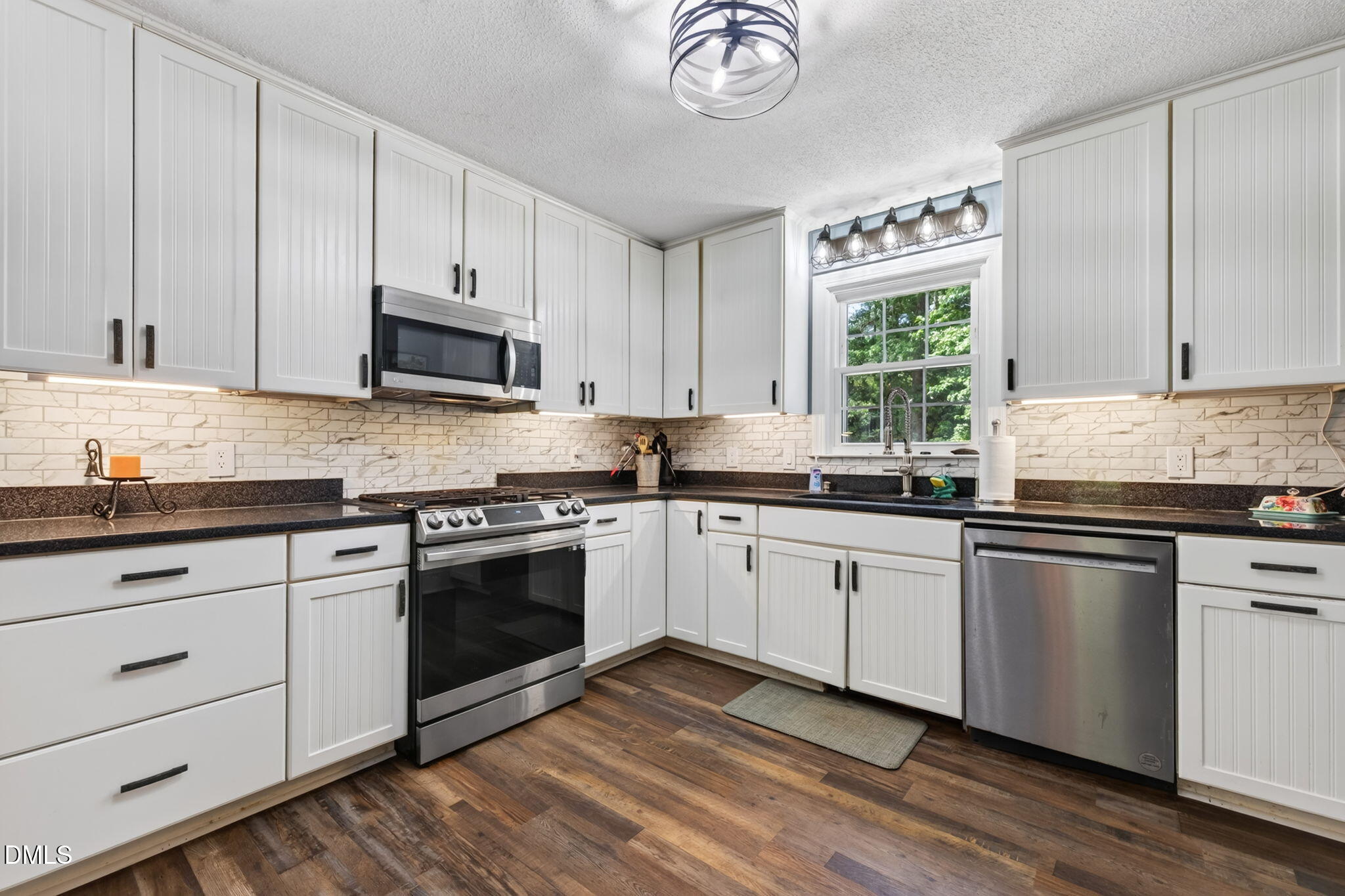 2900 Meadowview Court Property Photo 15