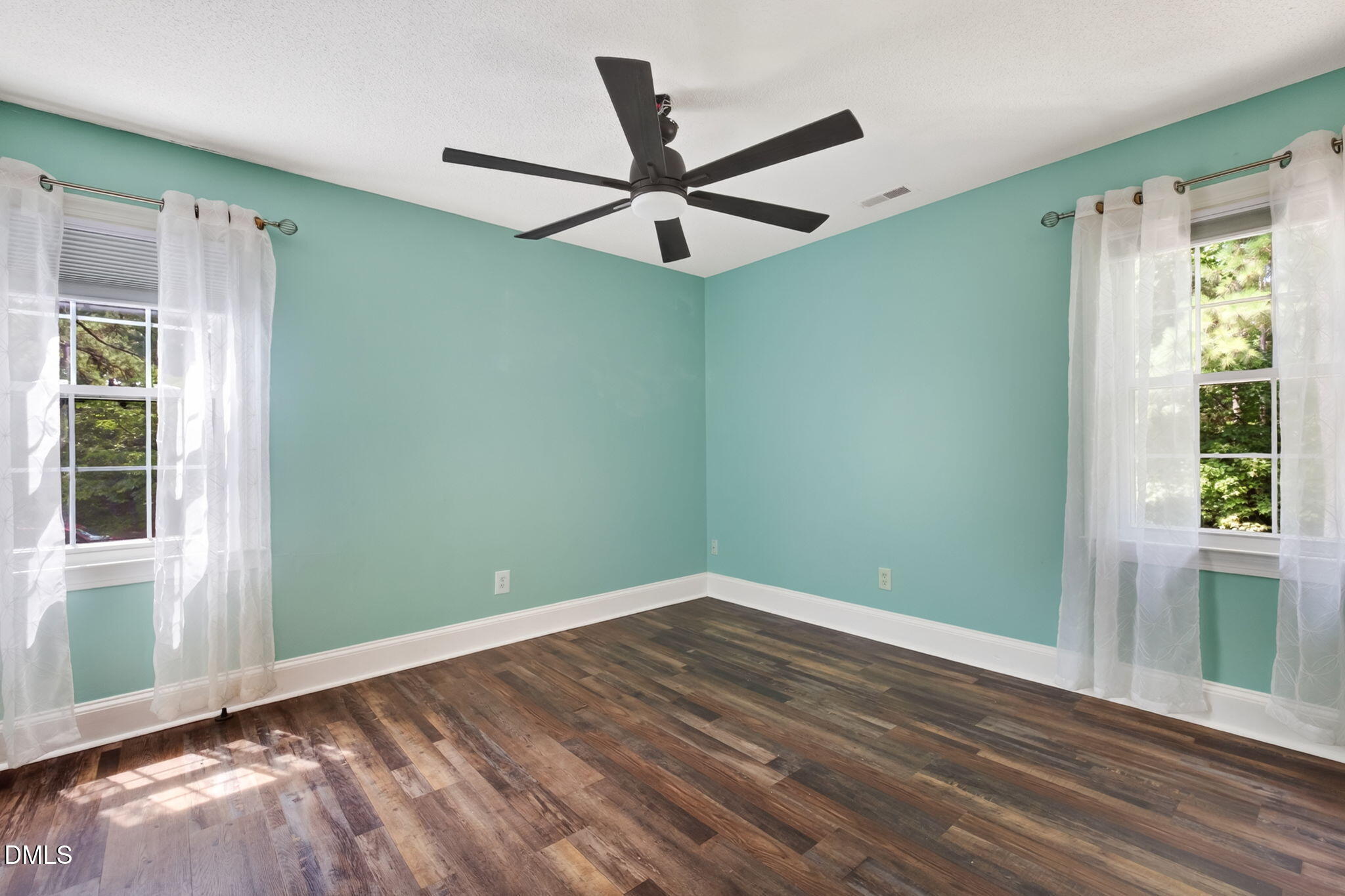 2900 Meadowview Court Property Photo 20
