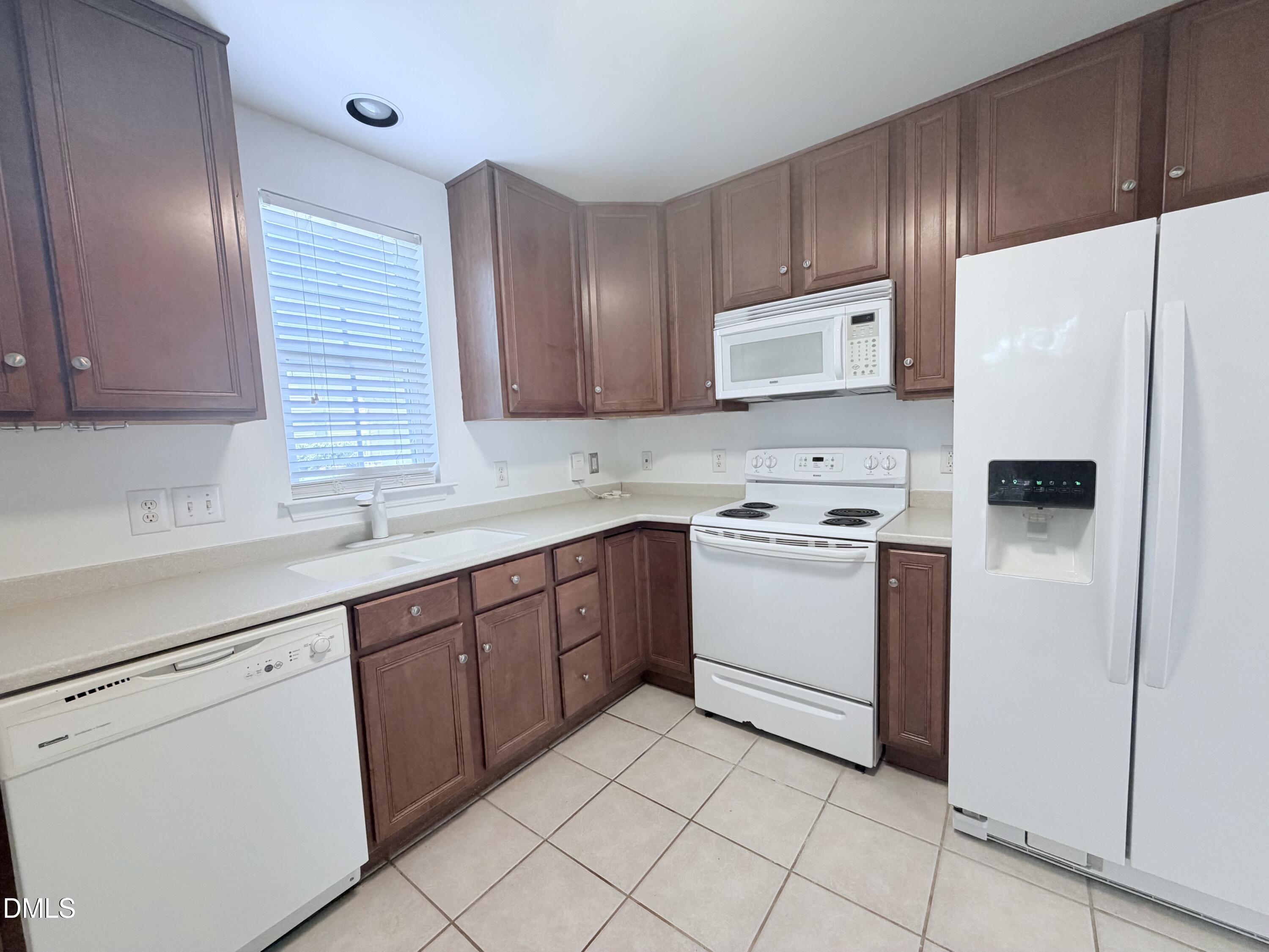9915 Wasser Court Property Photo 4