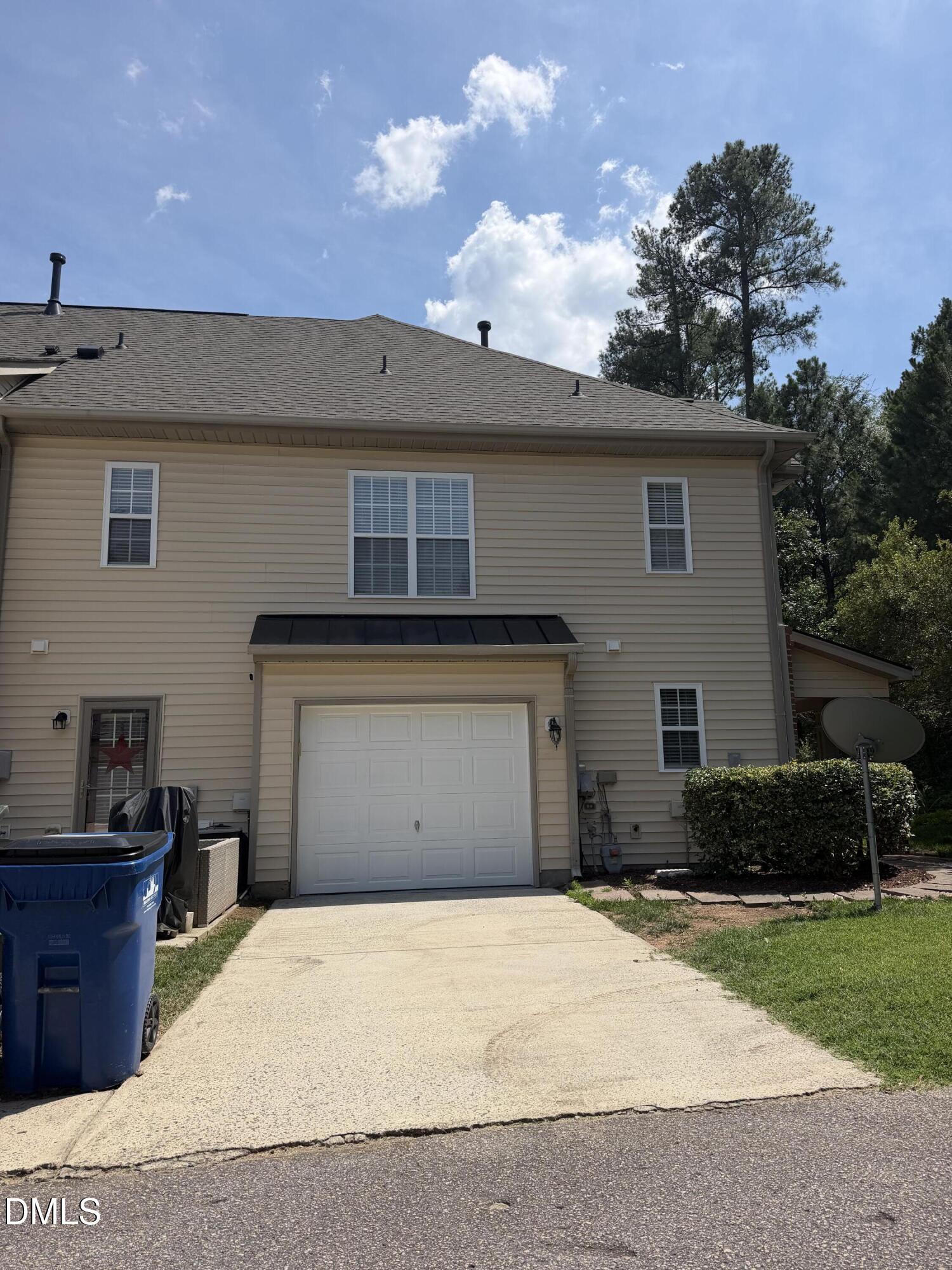9915 Wasser Court Property Photo 6