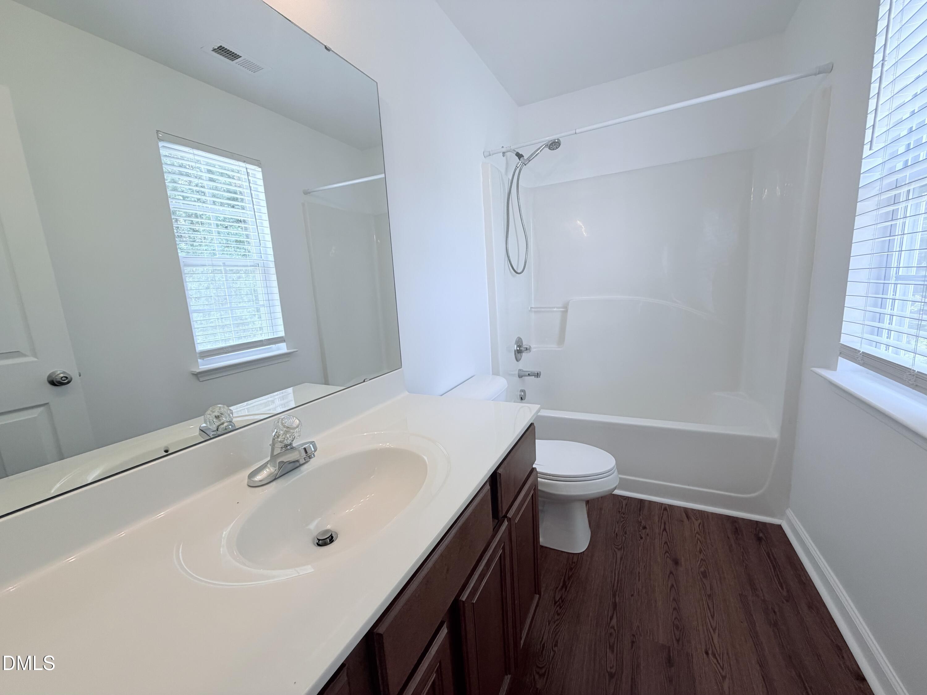 9915 Wasser Court Property Photo 8