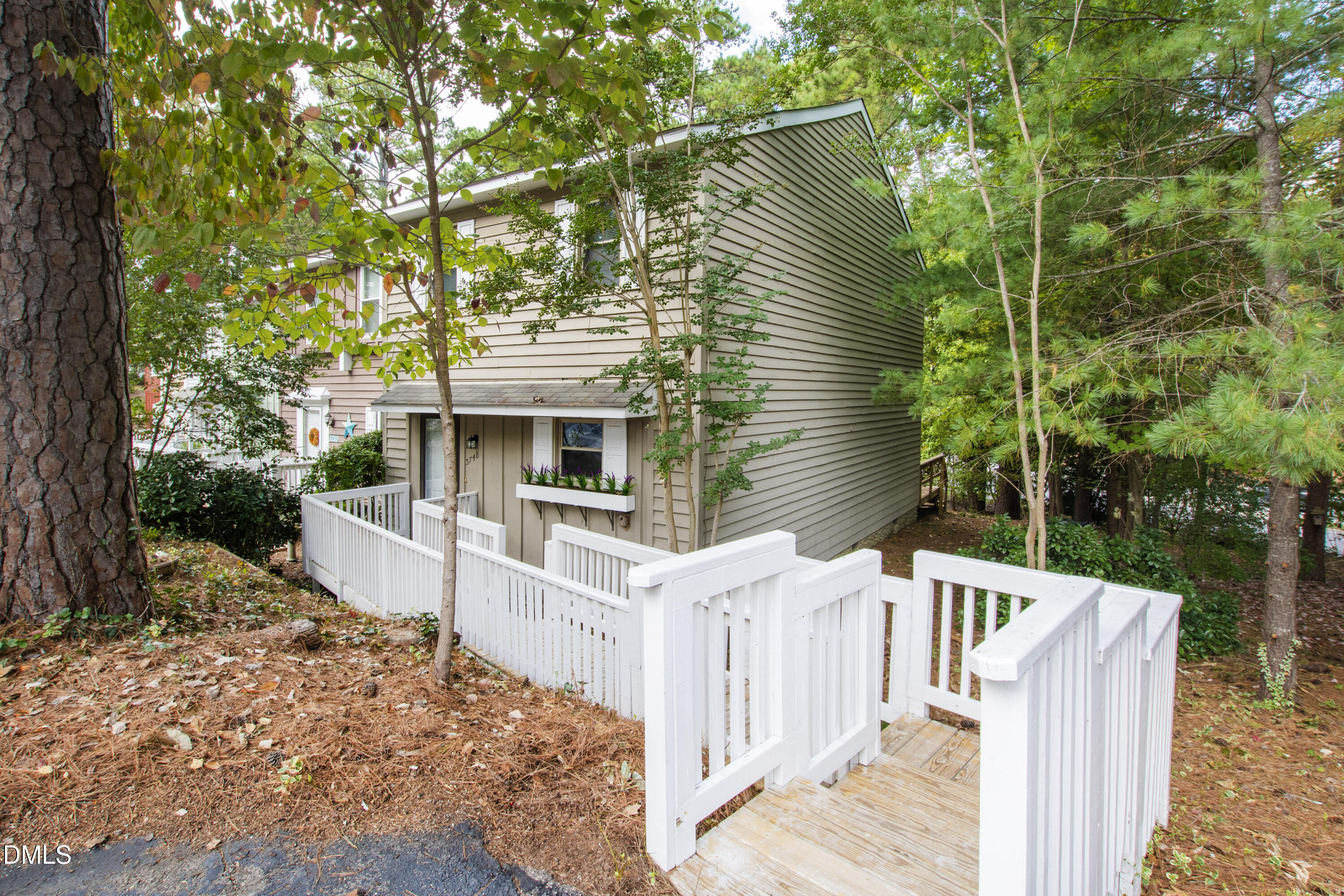 5748 3 Oaks Drive Property Photo 4