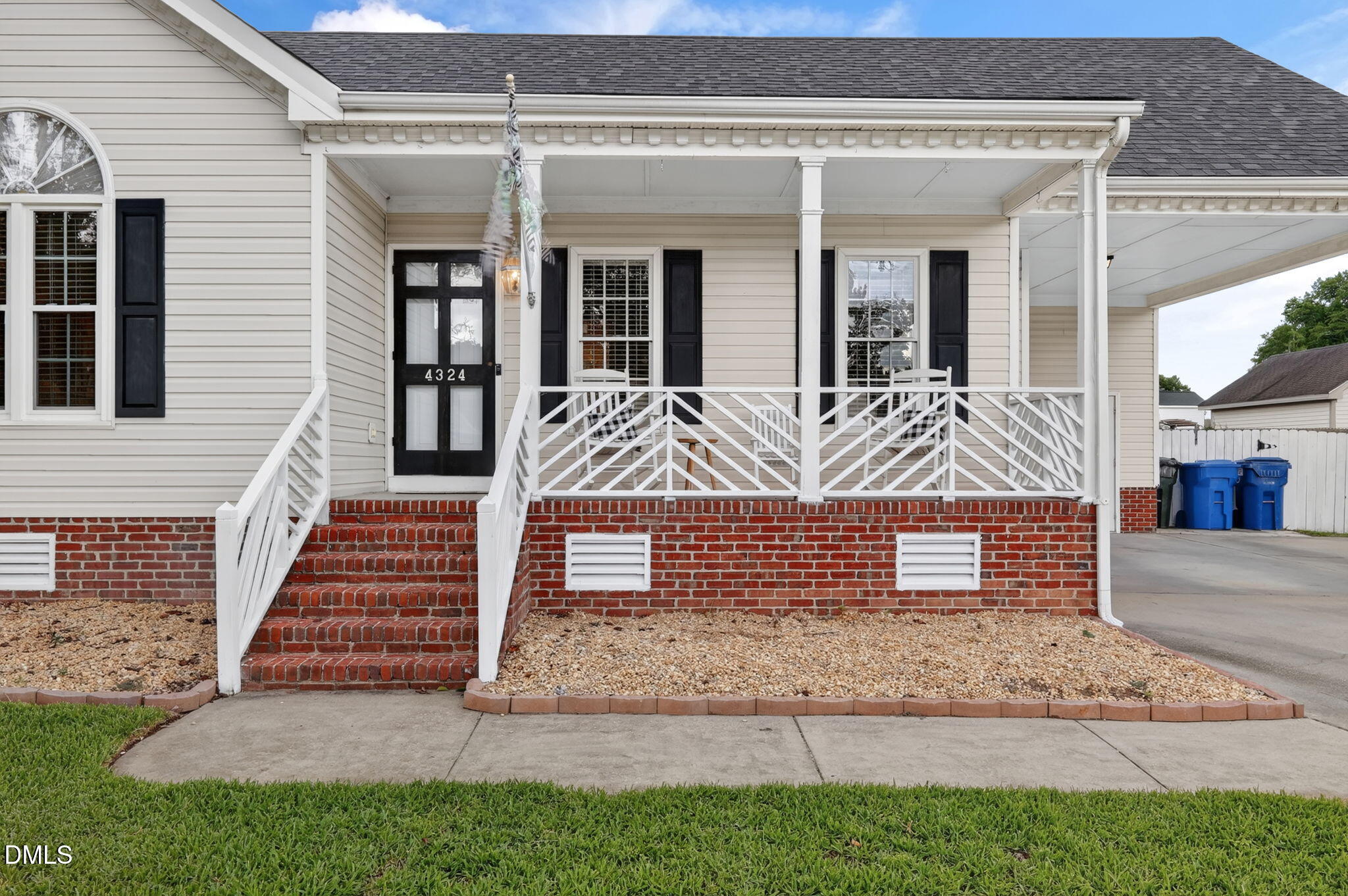 4324 Deer Creek Drive N Property Photo 1