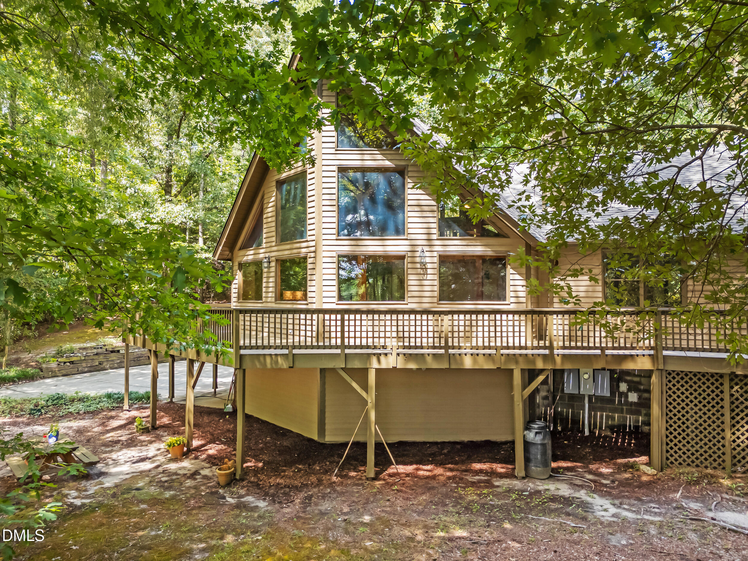 1621 Pearces Road Property Photo 1