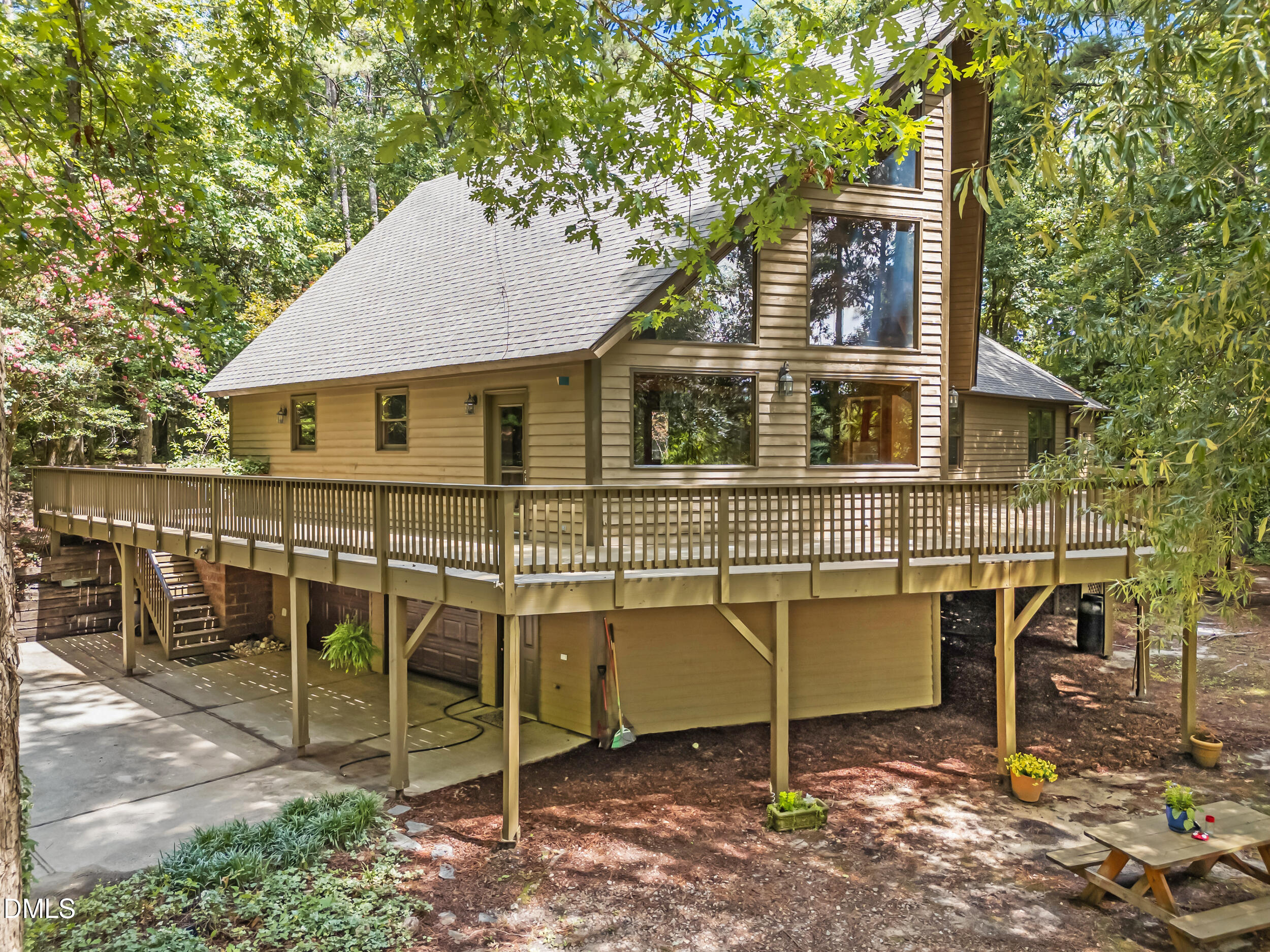 1621 Pearces Road Property Photo 2