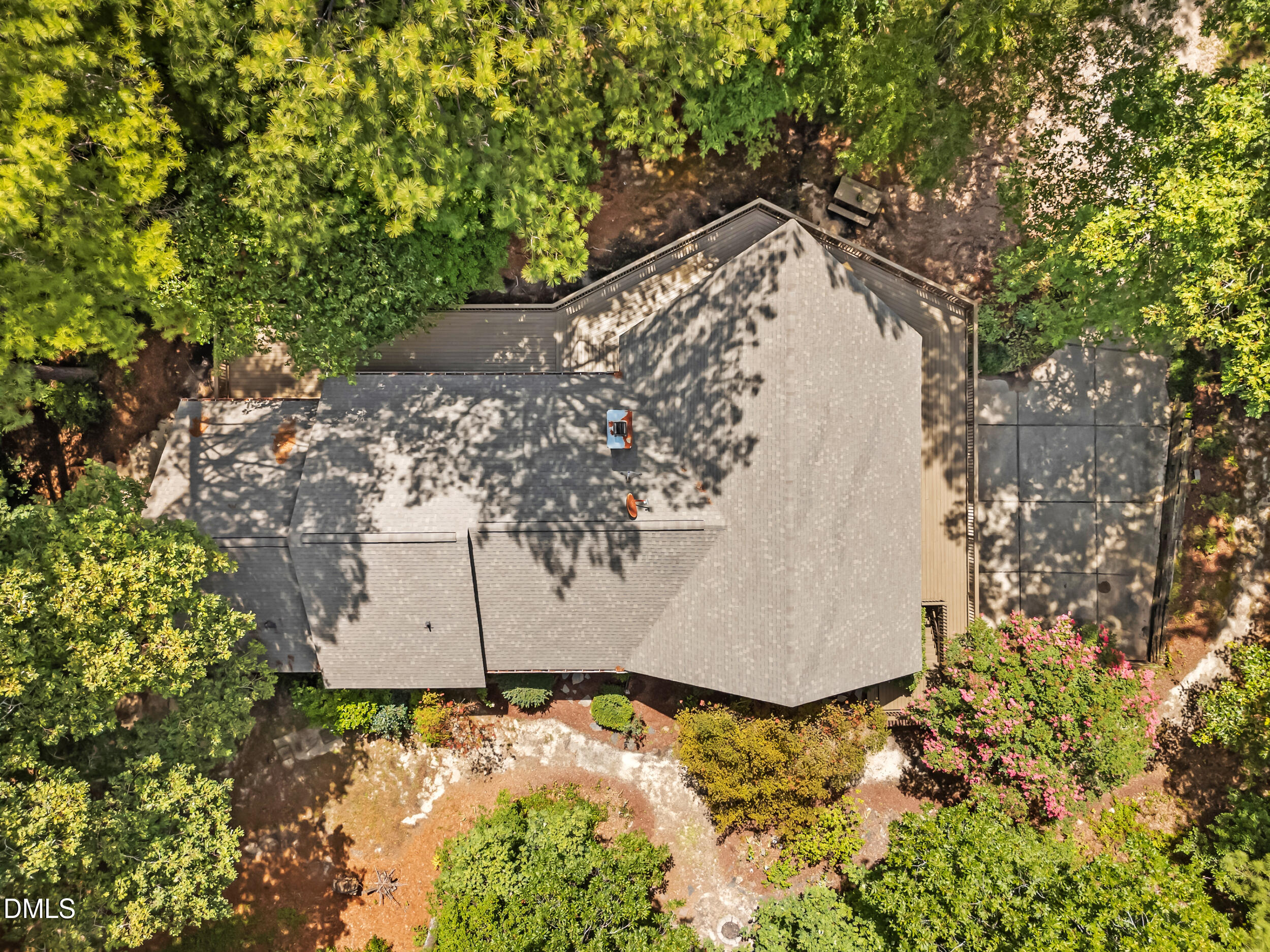 1621 Pearces Road Property Photo 10