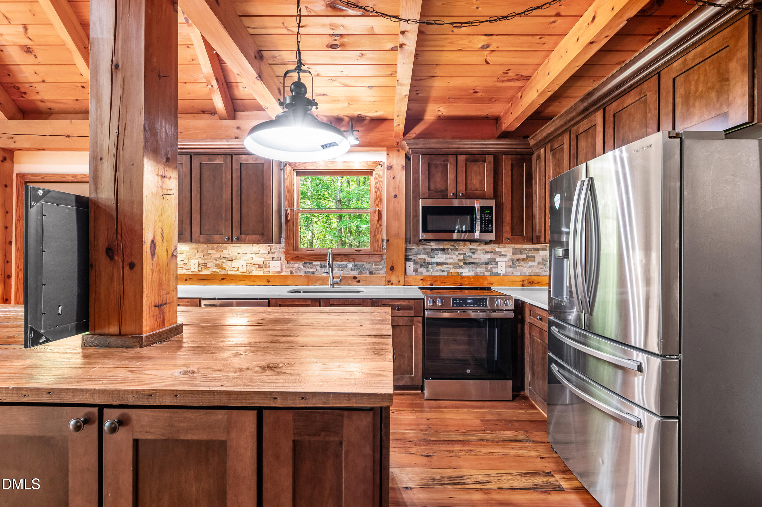 1621 Pearces Road Property Photo 16
