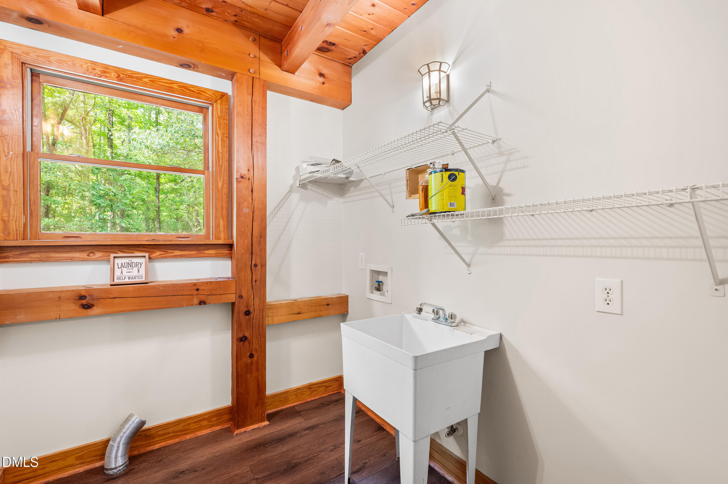 1621 Pearces Road Property Photo 21