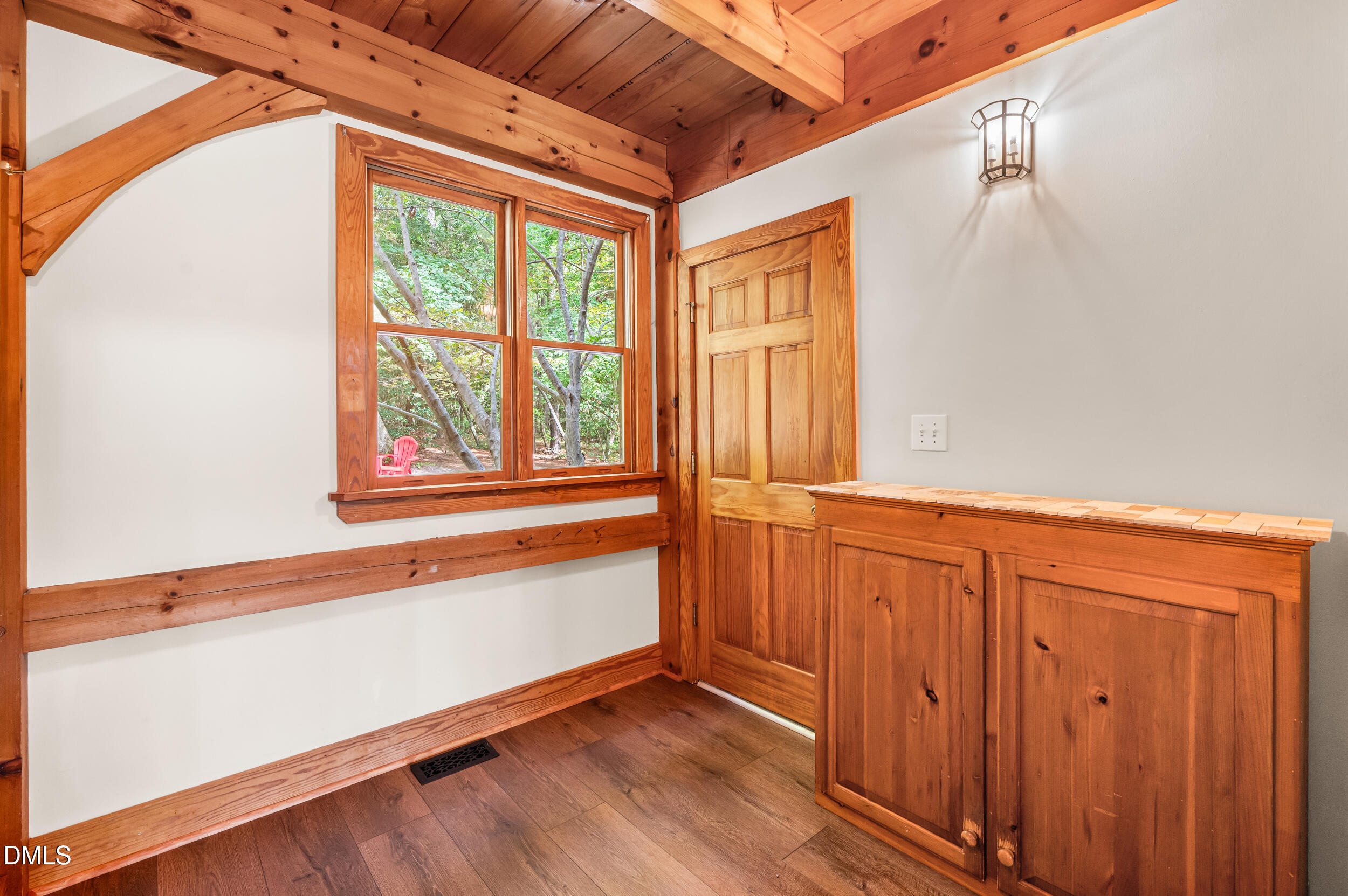 1621 Pearces Road Property Photo 23