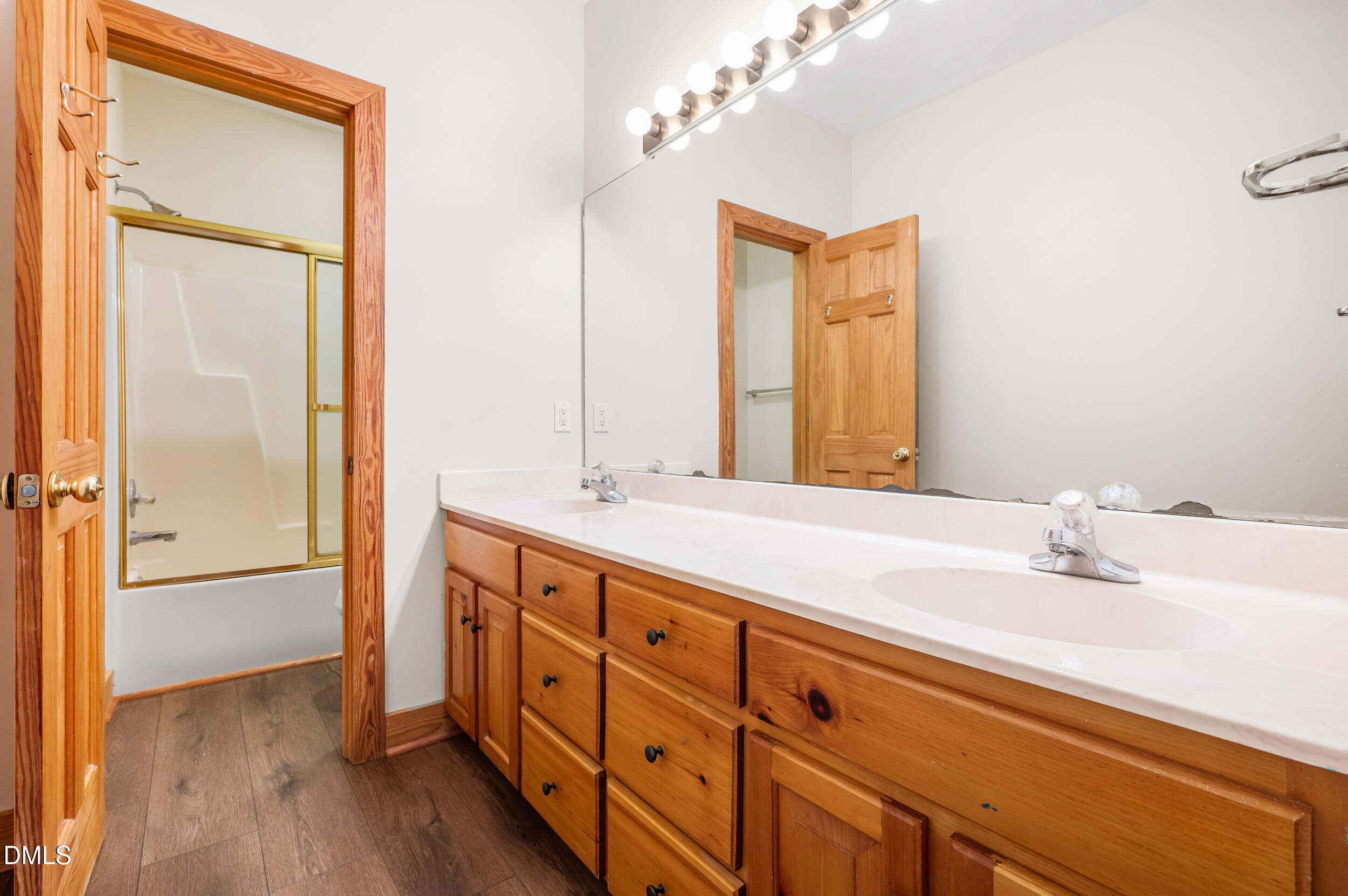 1621 Pearces Road Property Photo 47