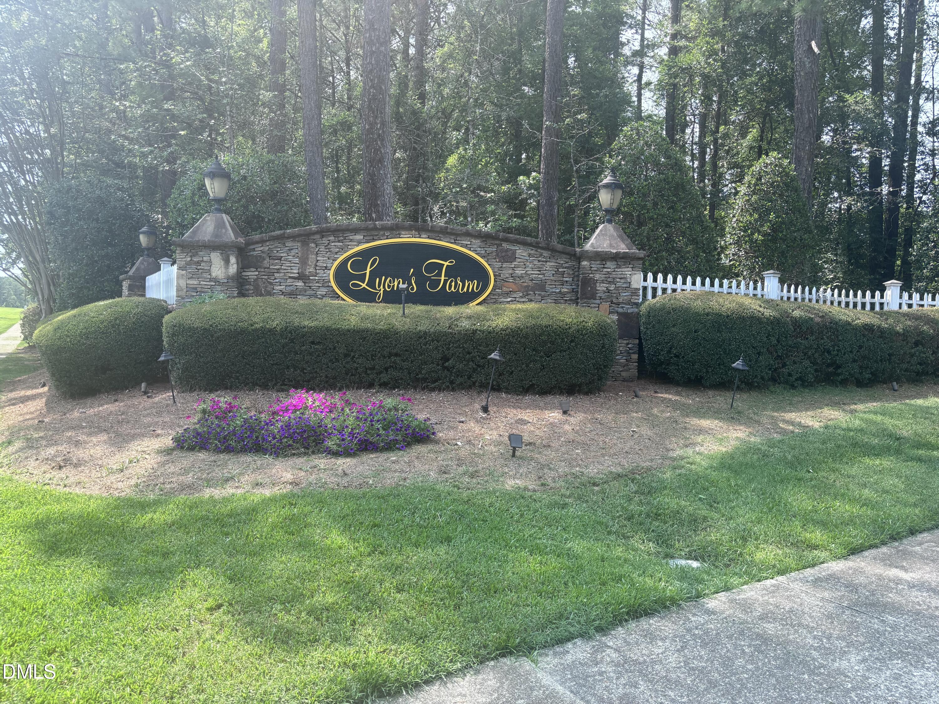 106 Silver Pine Court Property Photo 30